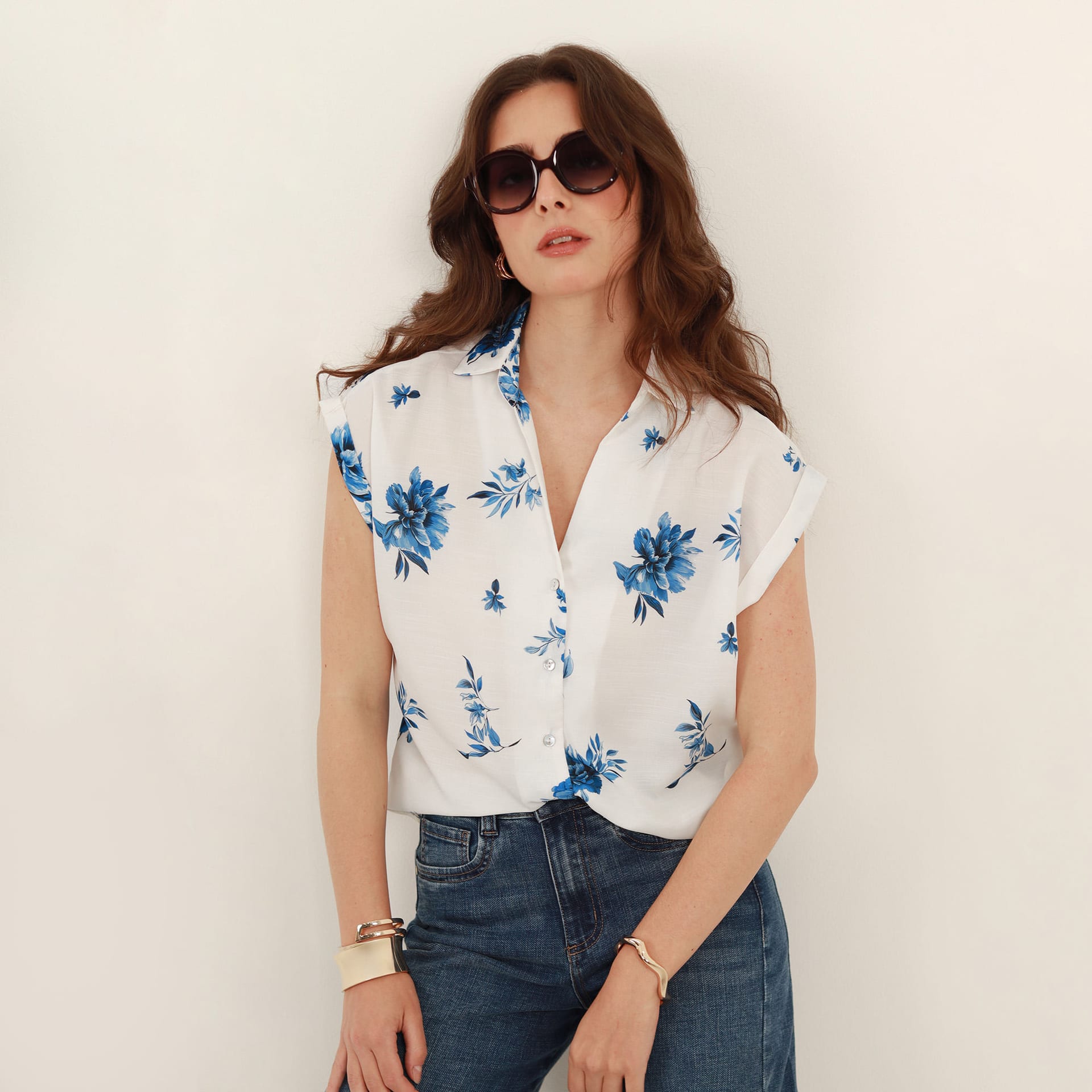 Blusa estampada abierta cuello sport manga corta rodada - imagen 2
