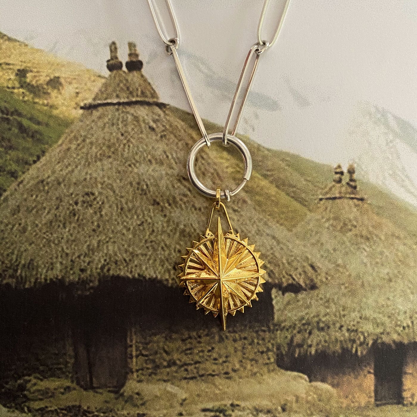 MEDALLÓN AYU ORO - imagen 2