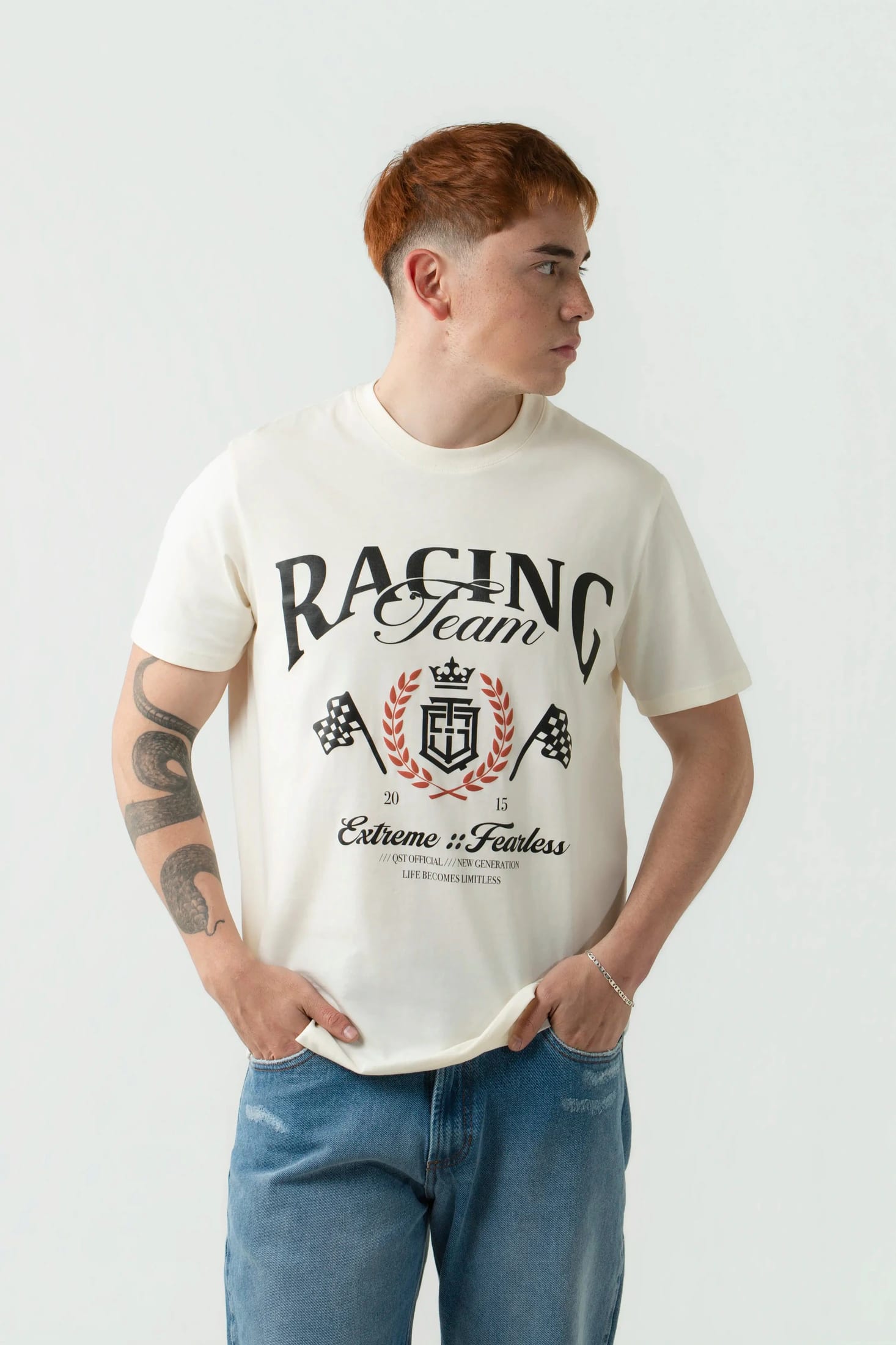 CAMISETA ESPECIAL ESTAMPADO LOCALIZADO COLOR IVORY - imagen 2