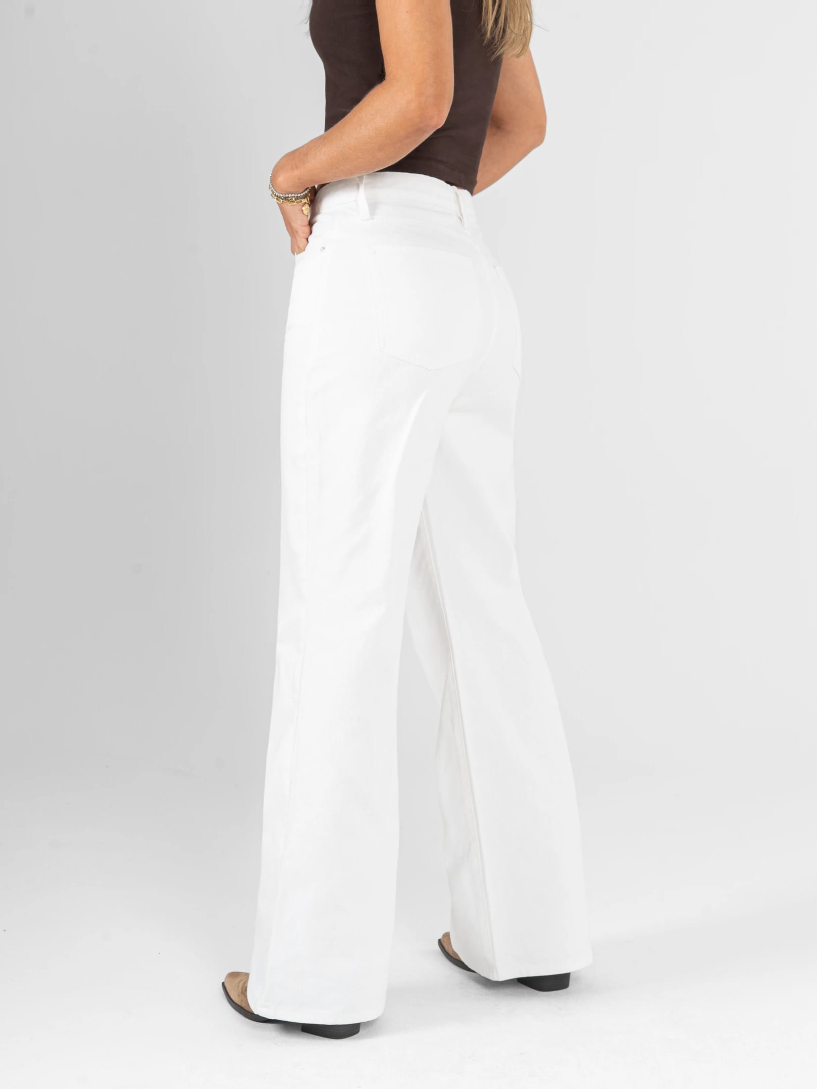 Ref: 0620236 Pantalón mom flare, rígido, tiro alto, ivory. - imagen 2