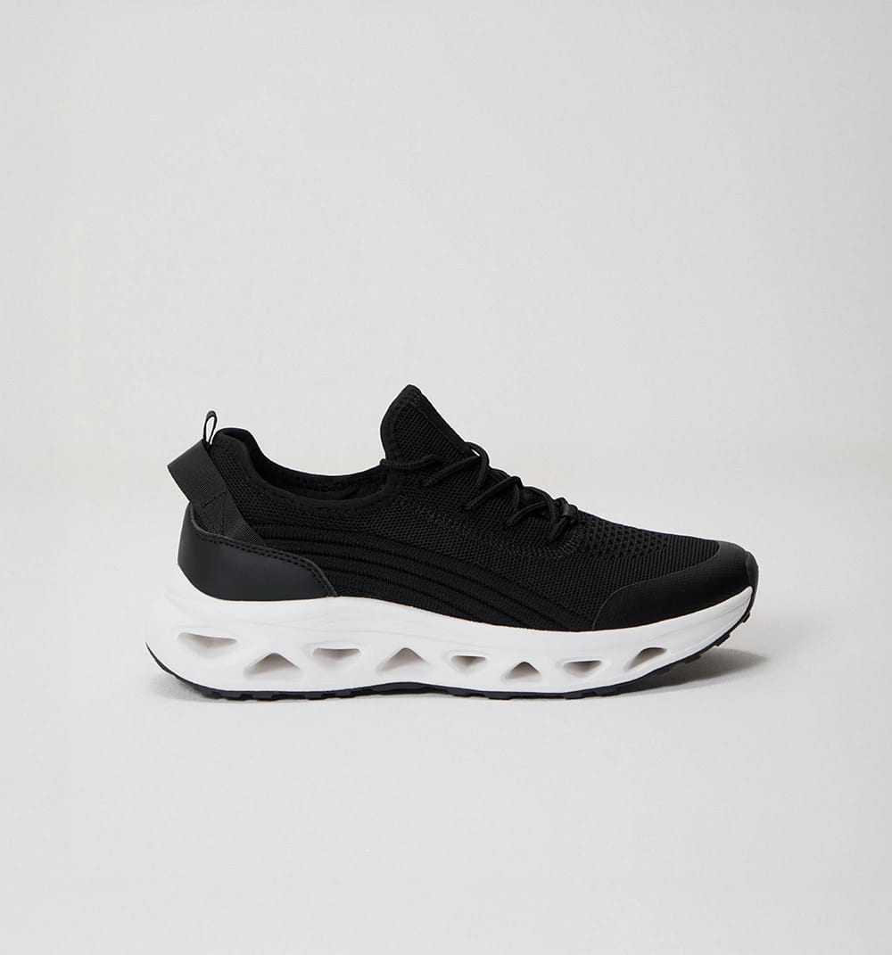 Tenis deportivo con capellada brillante - imagen 6