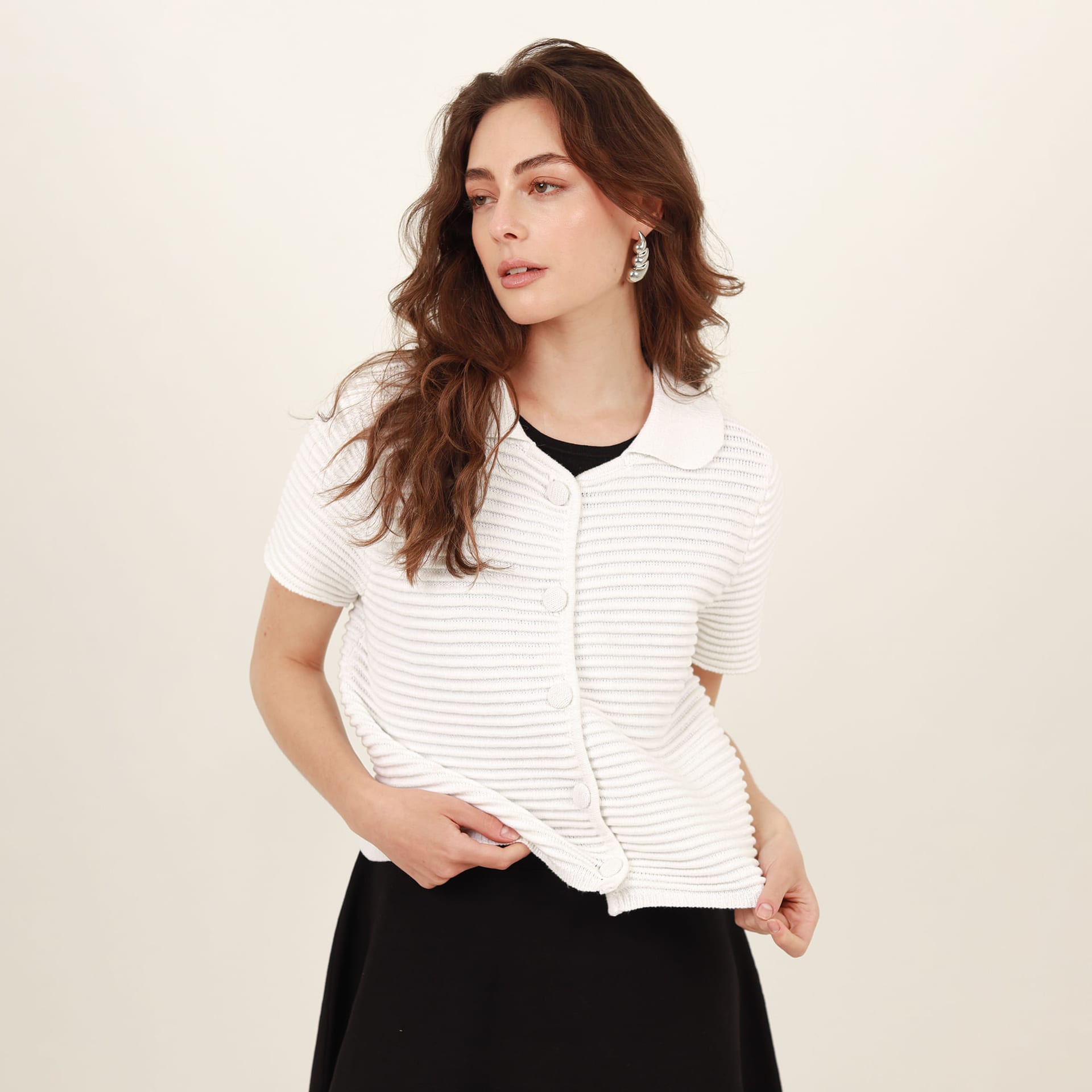 Sweater cárdigan  cuello camisero manga corta rayas en relieve - imagen 2