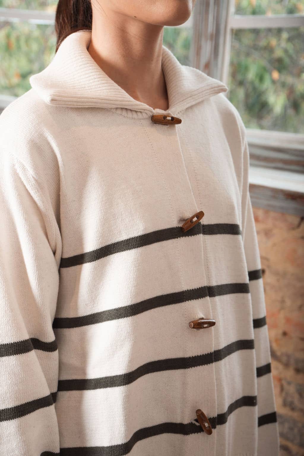 sweater botones madera crudo - imagen 2