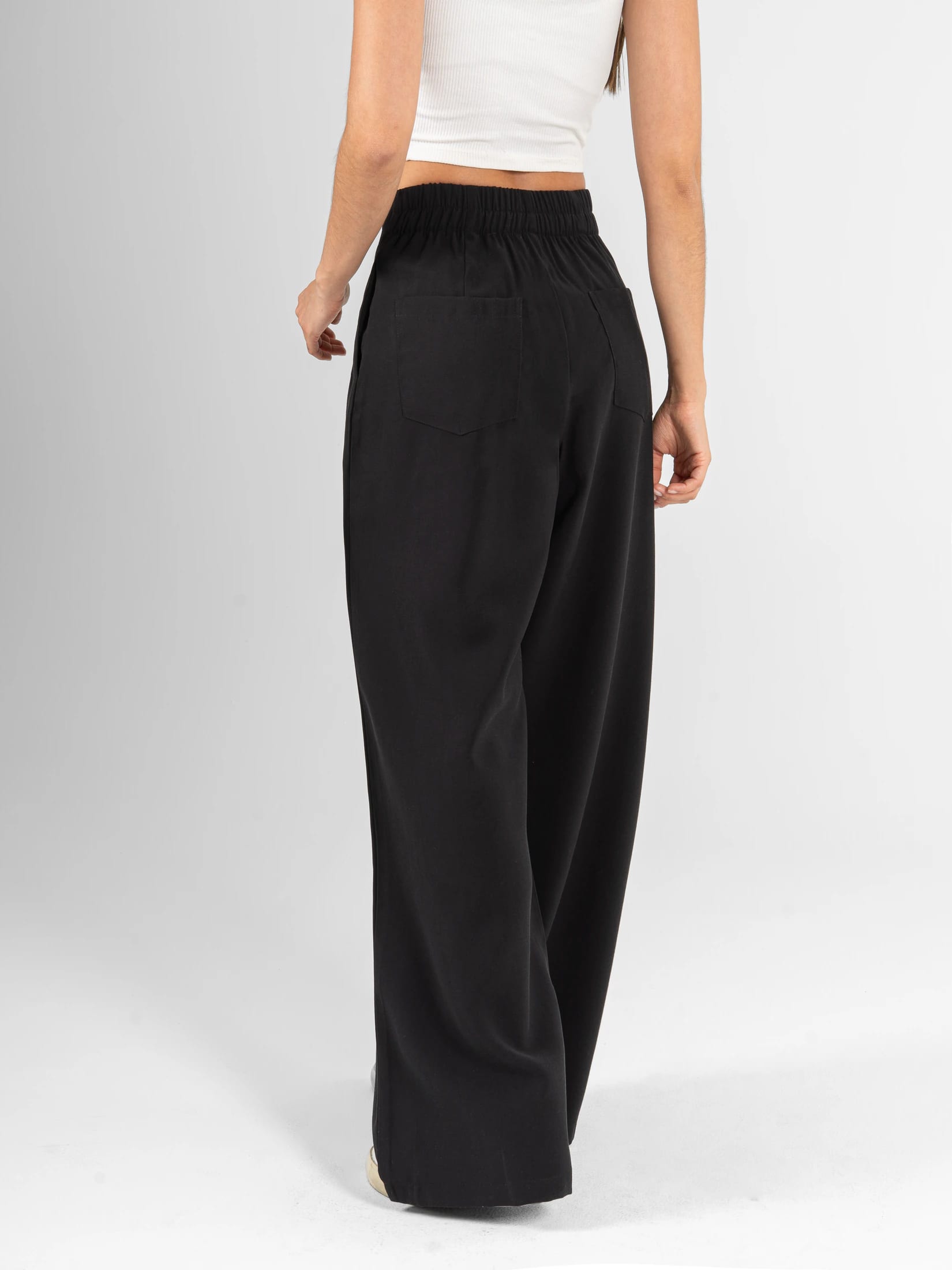 Ref: 0620585 Pantalón wide leg, tejido plano liviano, tiro alto, pretina resortada, tono negro - imagen 2