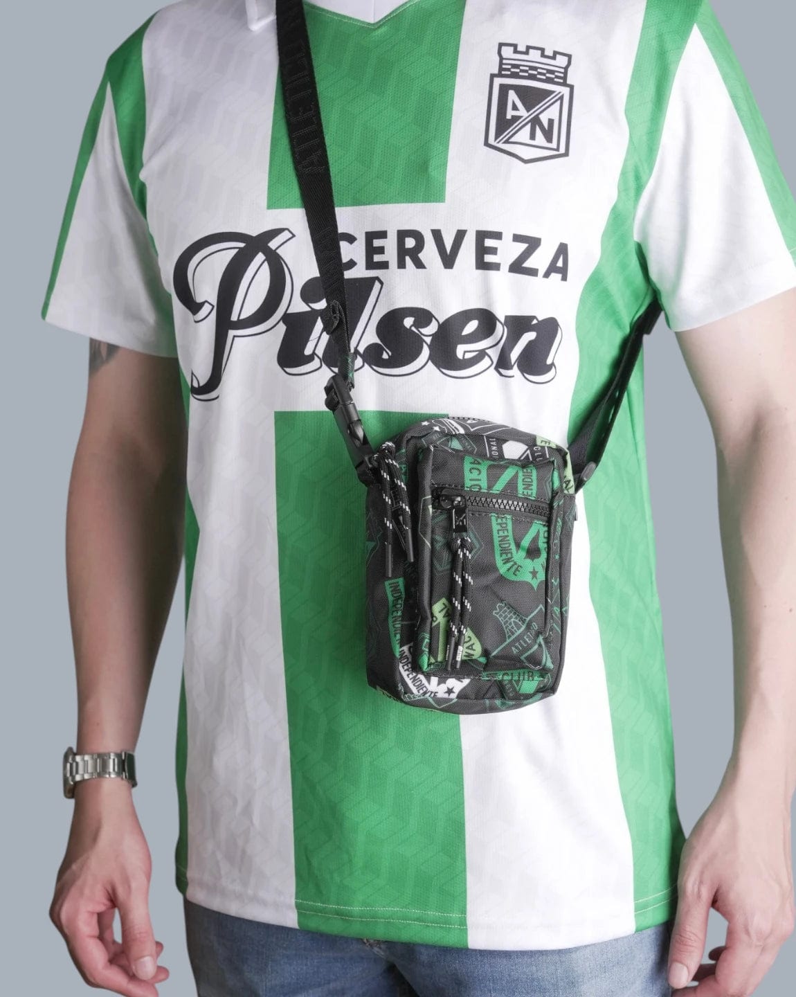 BOLSO MANOS LIBRES NEGRO ESCUDOS - imagen 2