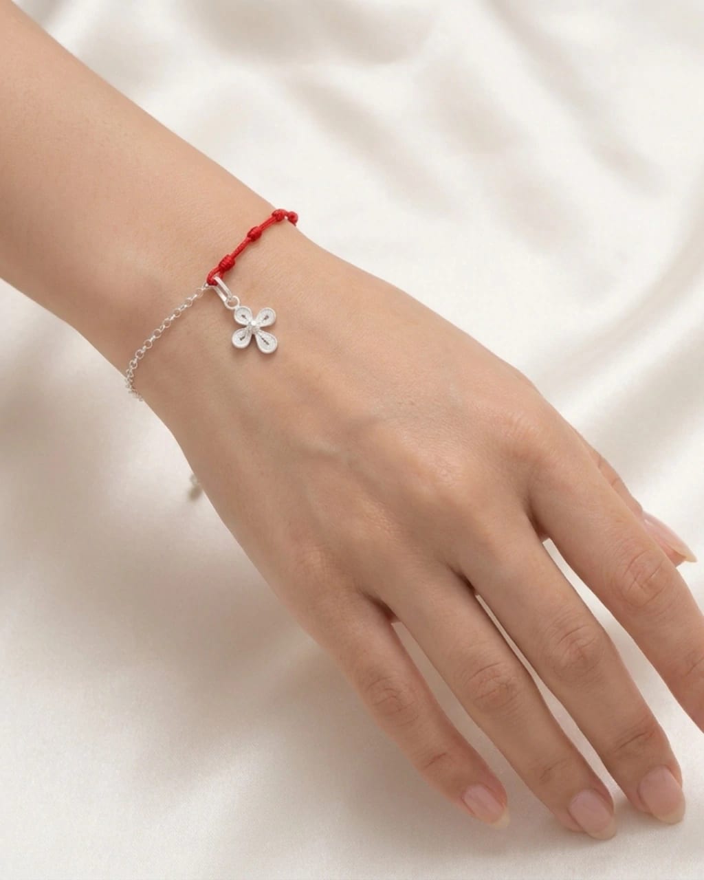 Pulsera Tejida rojo en filigrana cruz -Hilos del Alma - imagen 2