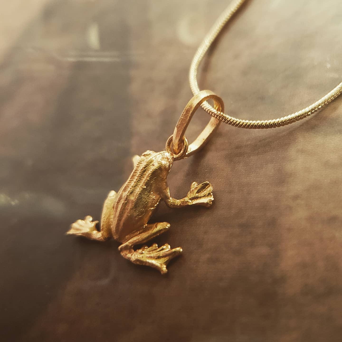 Cadena con rana pequeña - imagen 3
