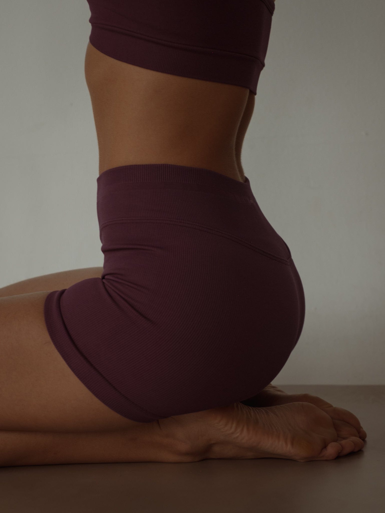 ELEVATE SEAMLESS MINI SHORT - CRANBERRY - imagen 10