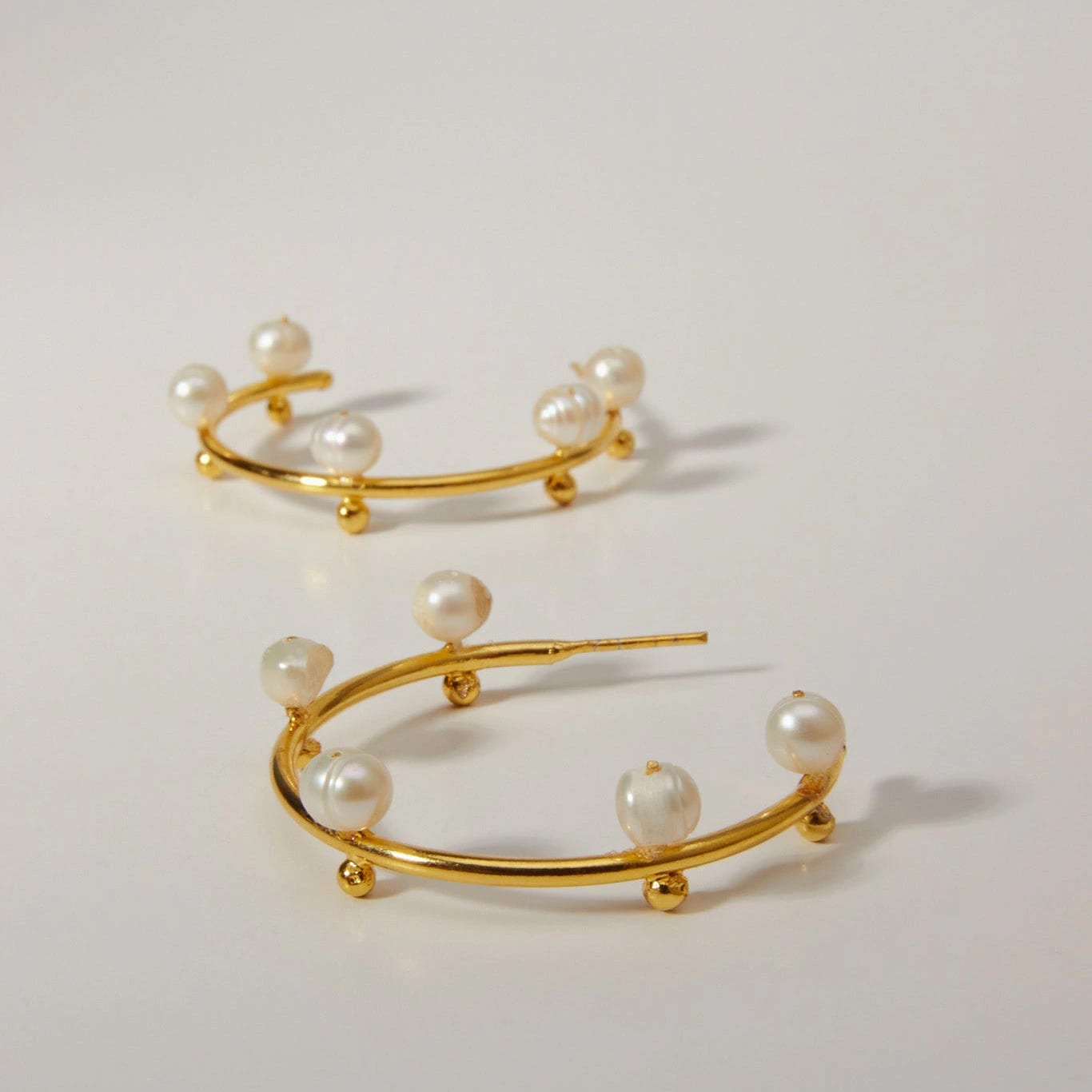 Luna Pearls Hoops - imagen 1