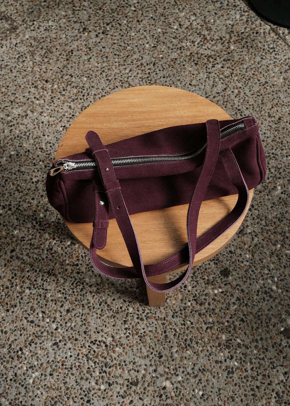 Bolso Totem Bag de cuero gamuza | Morado berenjena - imagen 4