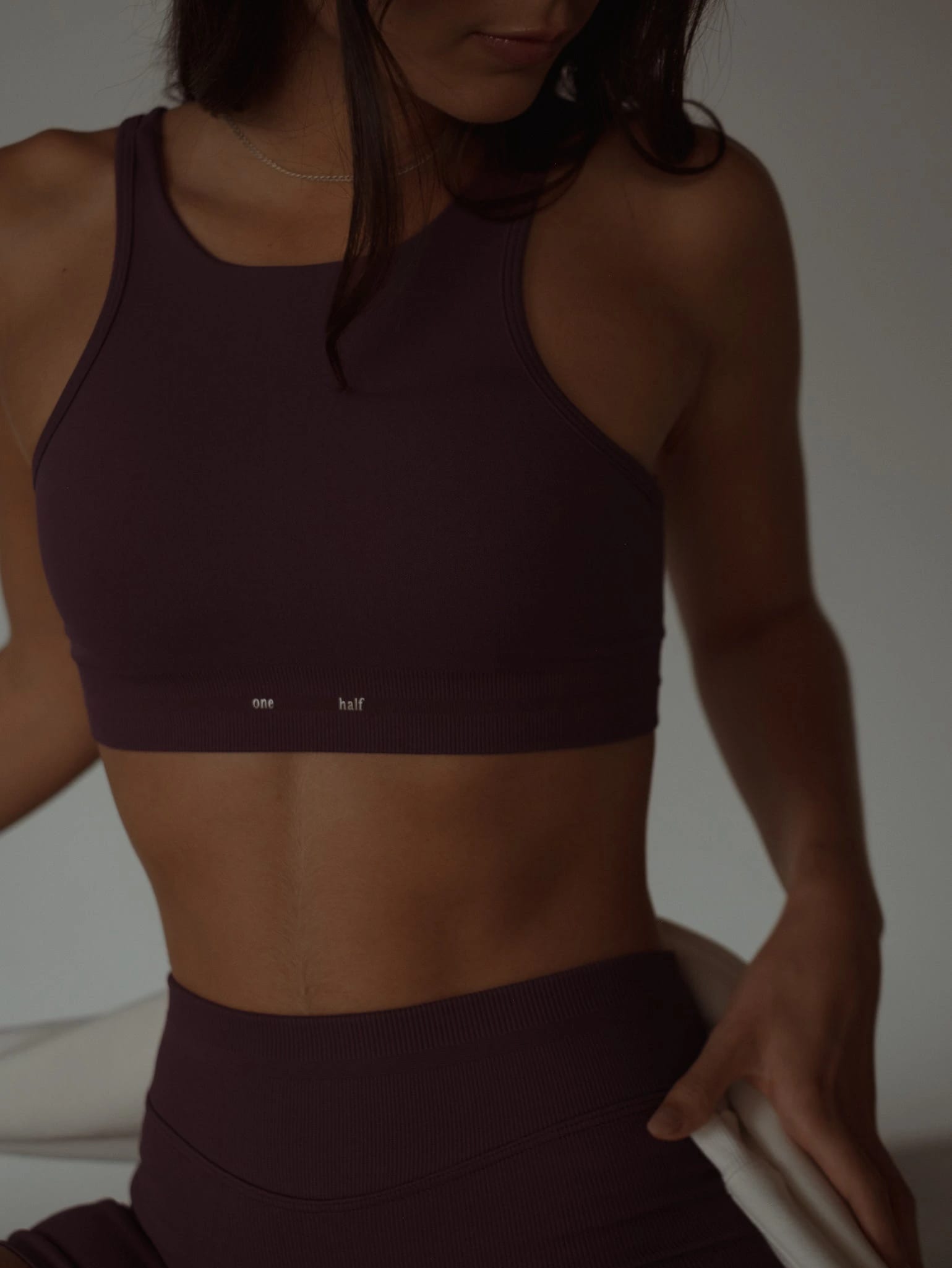 HIGH-PERFORMANCE SEAMLESS CROP TOP - CRANBERRY - imagen 1