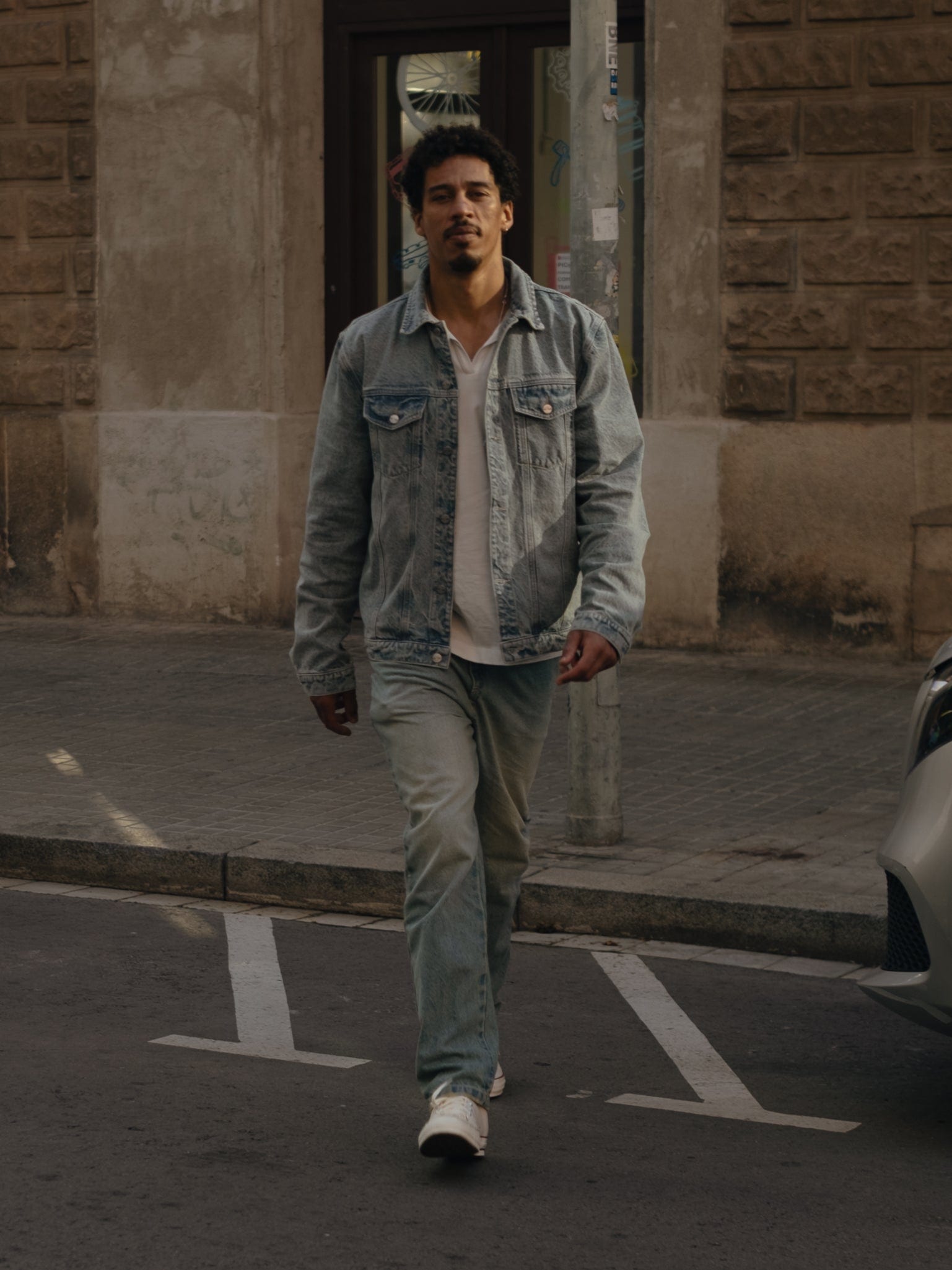 DENIM OVERSIZED JACKET - DIRTY CLEAR BLUE - imagen 2