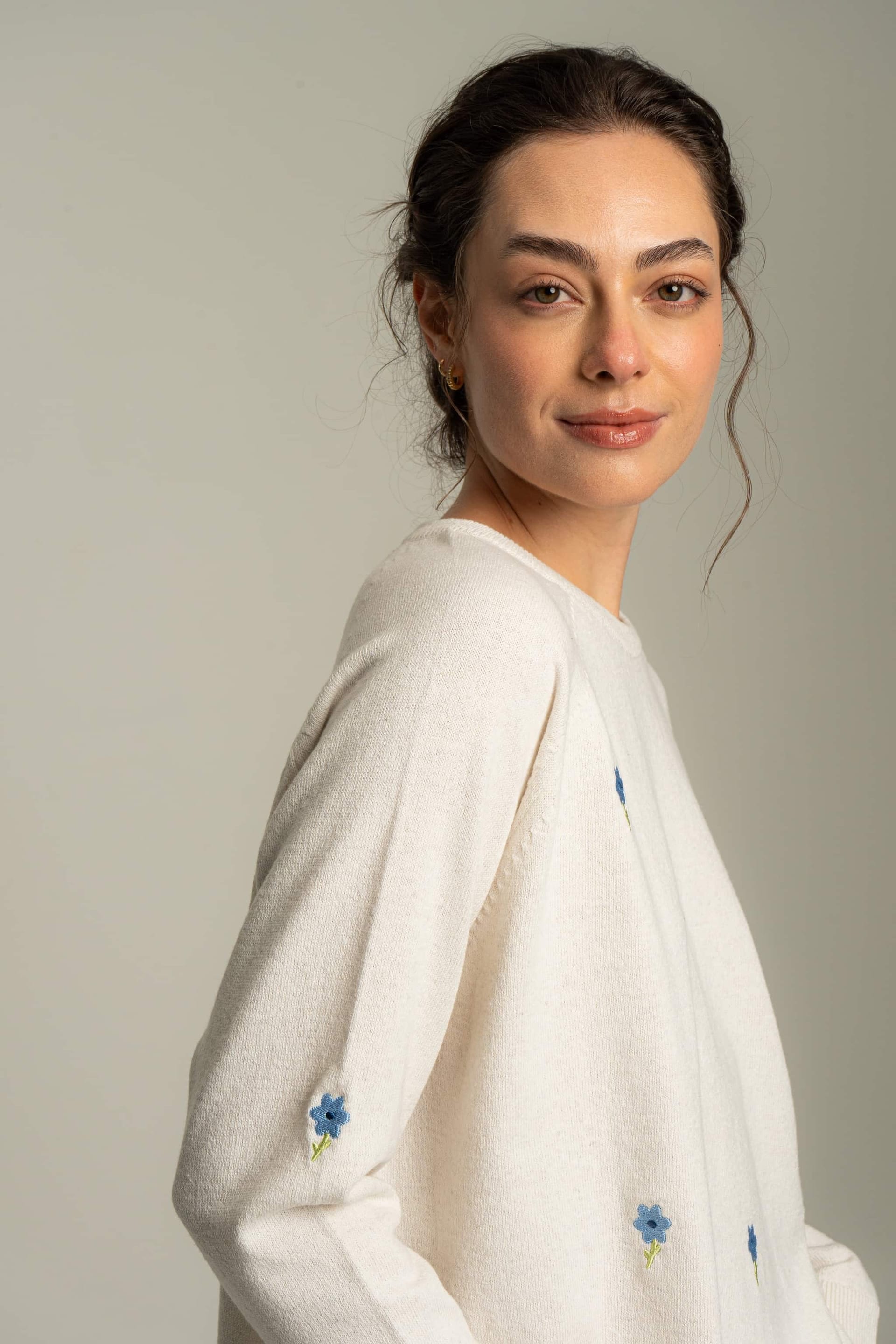 Sweater flores bordadas - crudo - imagen 5