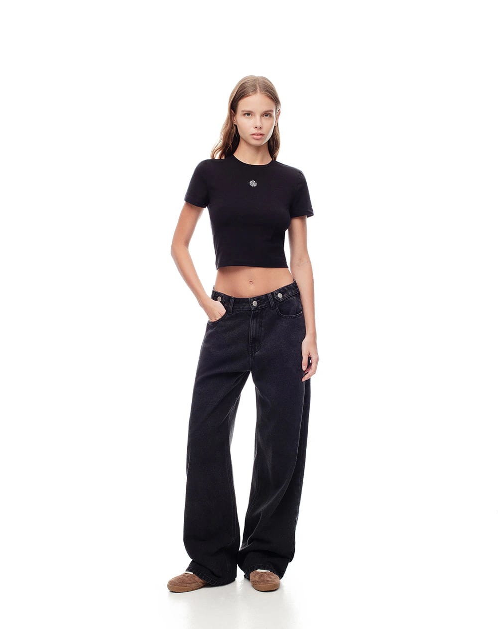 Camiseta crop slim algodón negra bordado mujer - imagen 4
