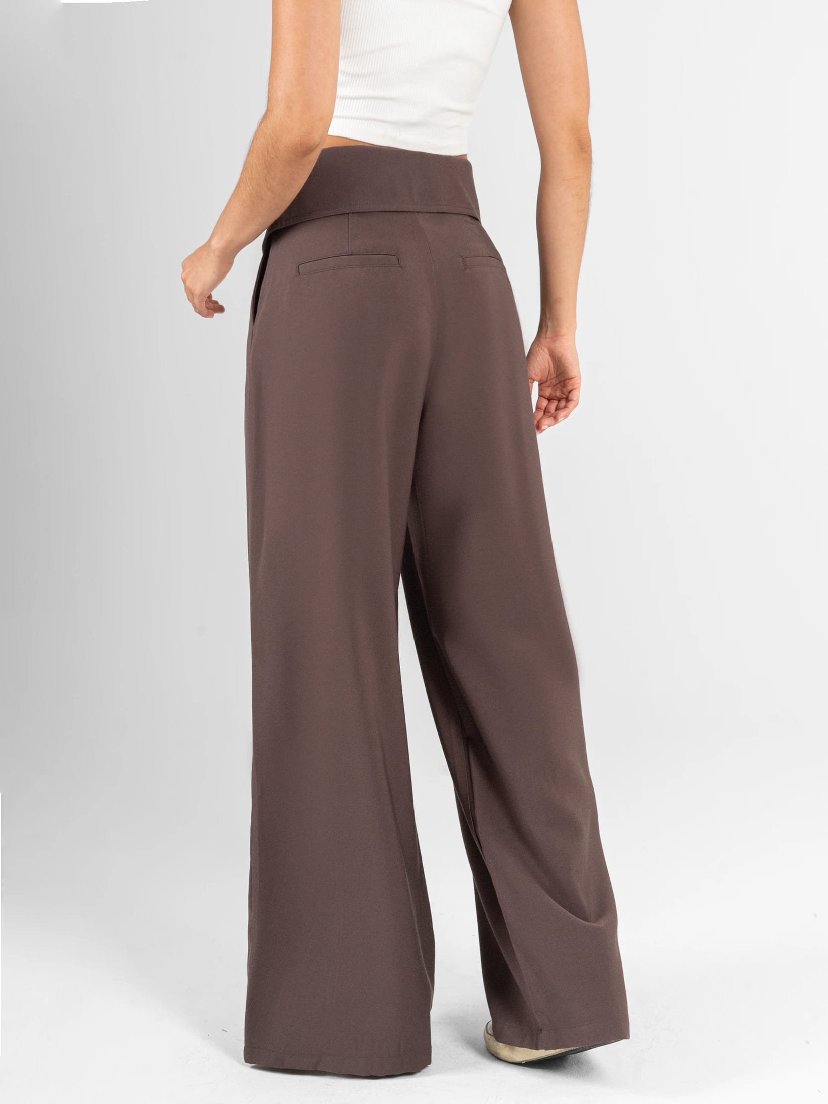 Ref: 0620558 Pantalón mom flare, prenses, detalle pretina, tono café - imagen 2