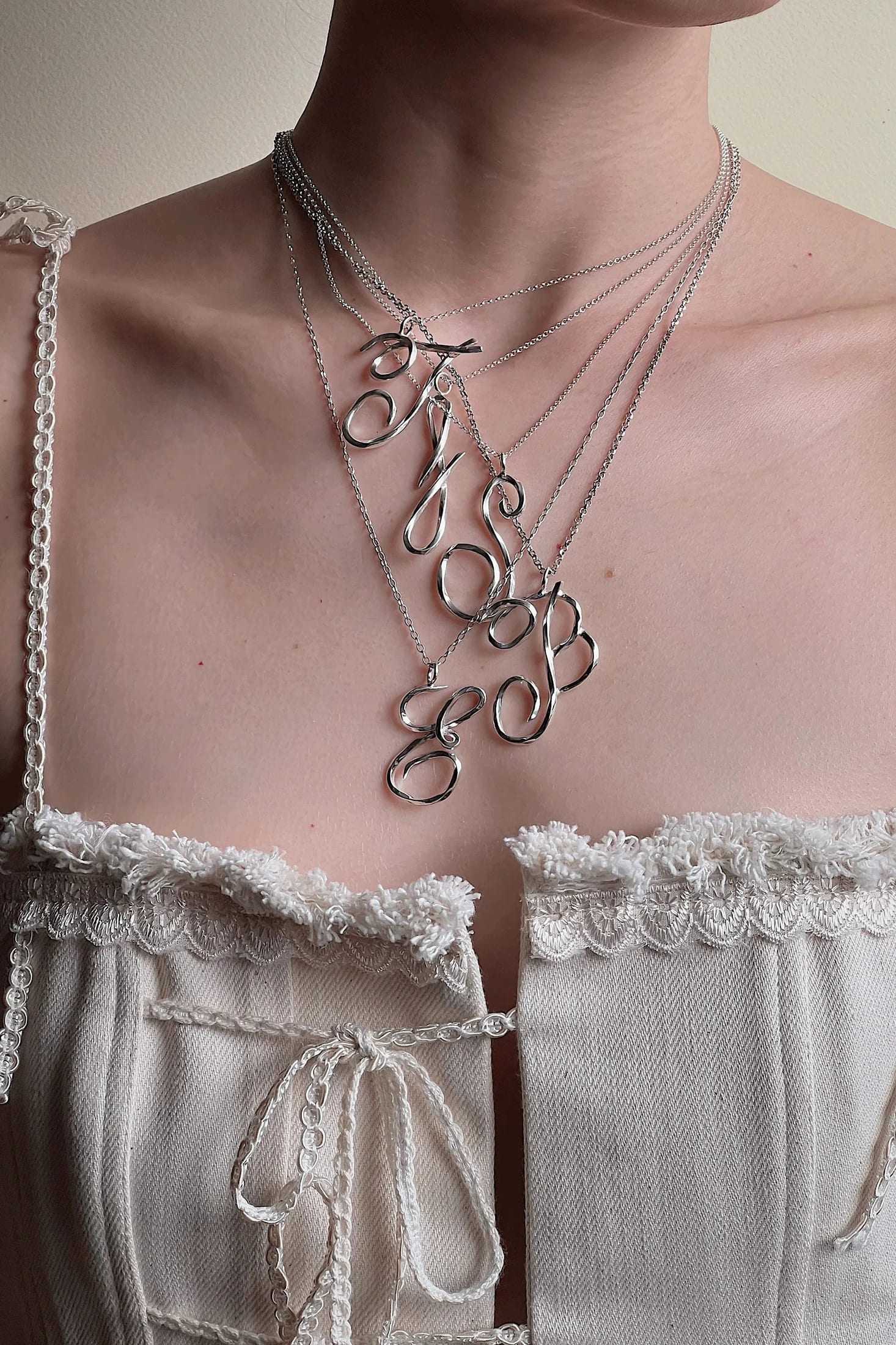 MERINGUE INITIALS NECKLACE - imagen 2