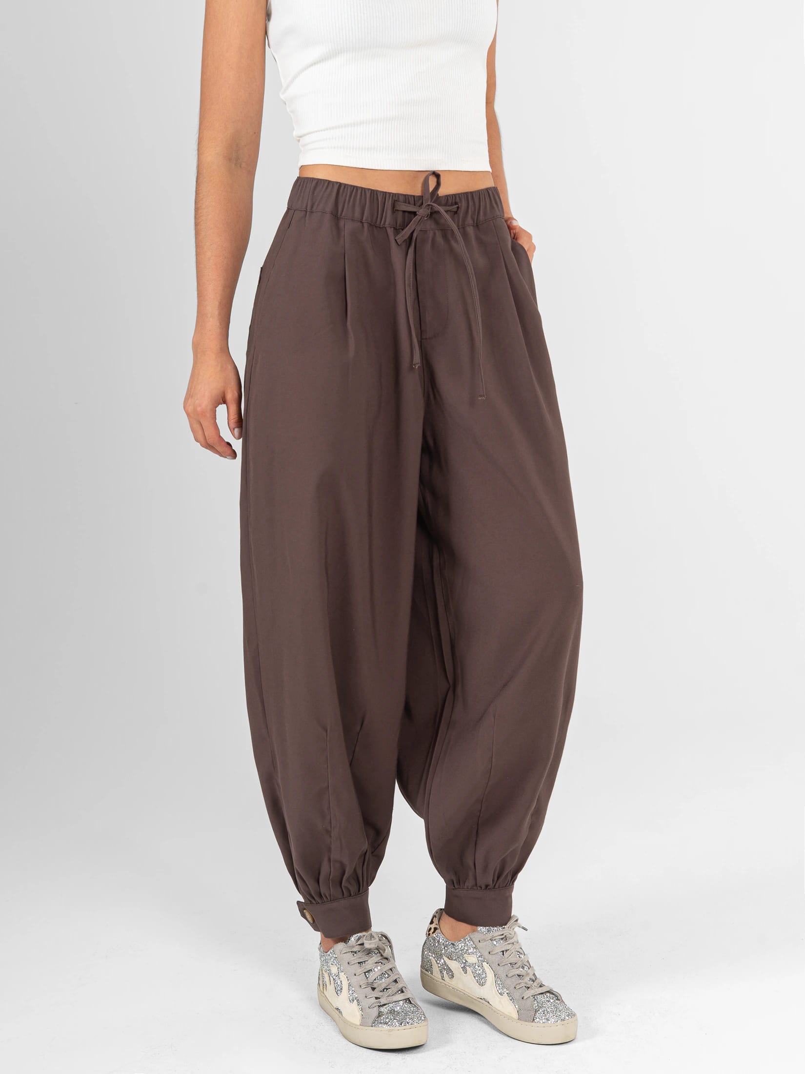 Ref: 0620540 Pantalón wide leg, tejido plano liviano, tiro alto, detalle en bota, tono café - imagen 3