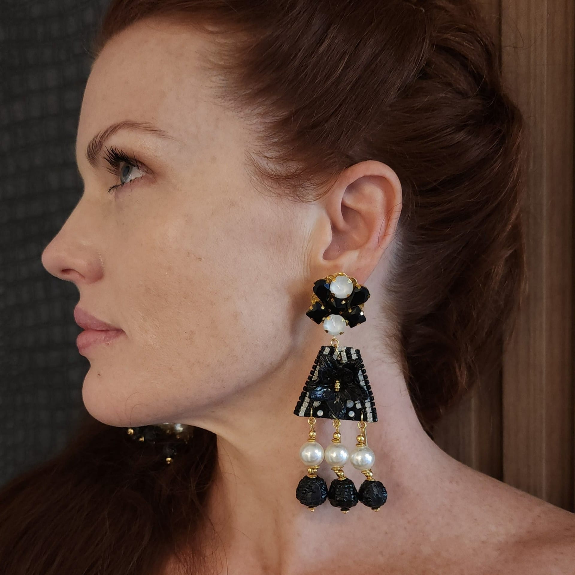 Fiber Triangle Black & White Earrings - imagen 2