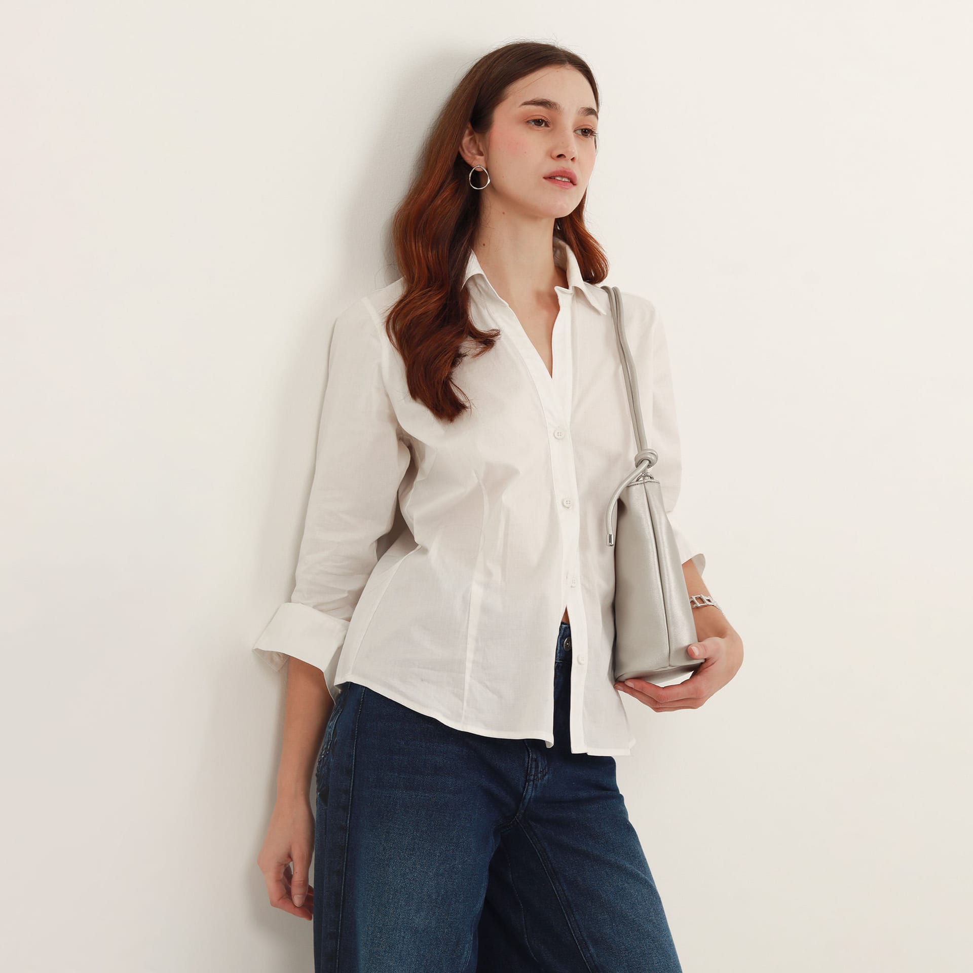 Blusa abierta cuello sport manga larga con pinzas de entalle - imagen 7