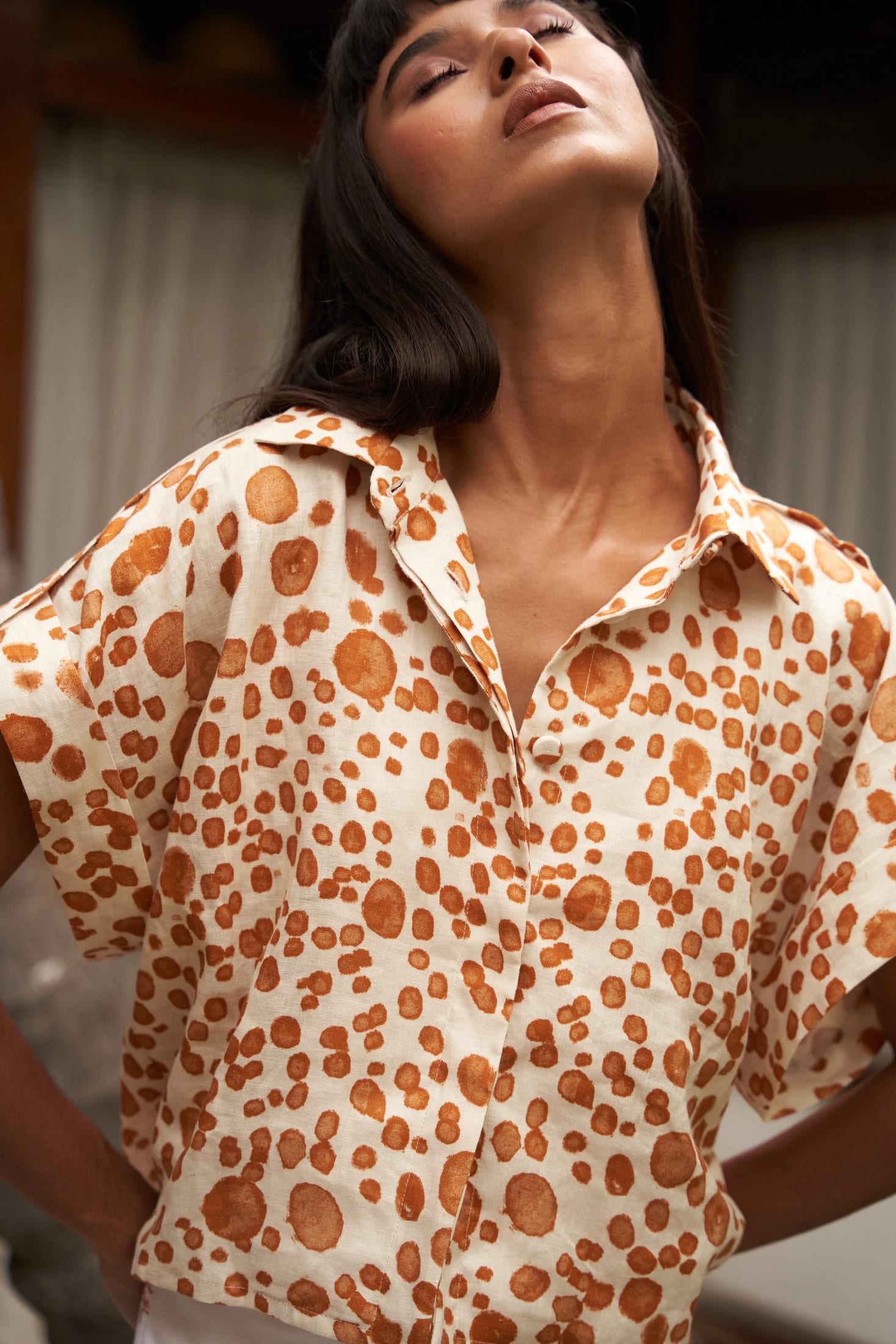 Camisa Creta puntos naranja - imagen 4