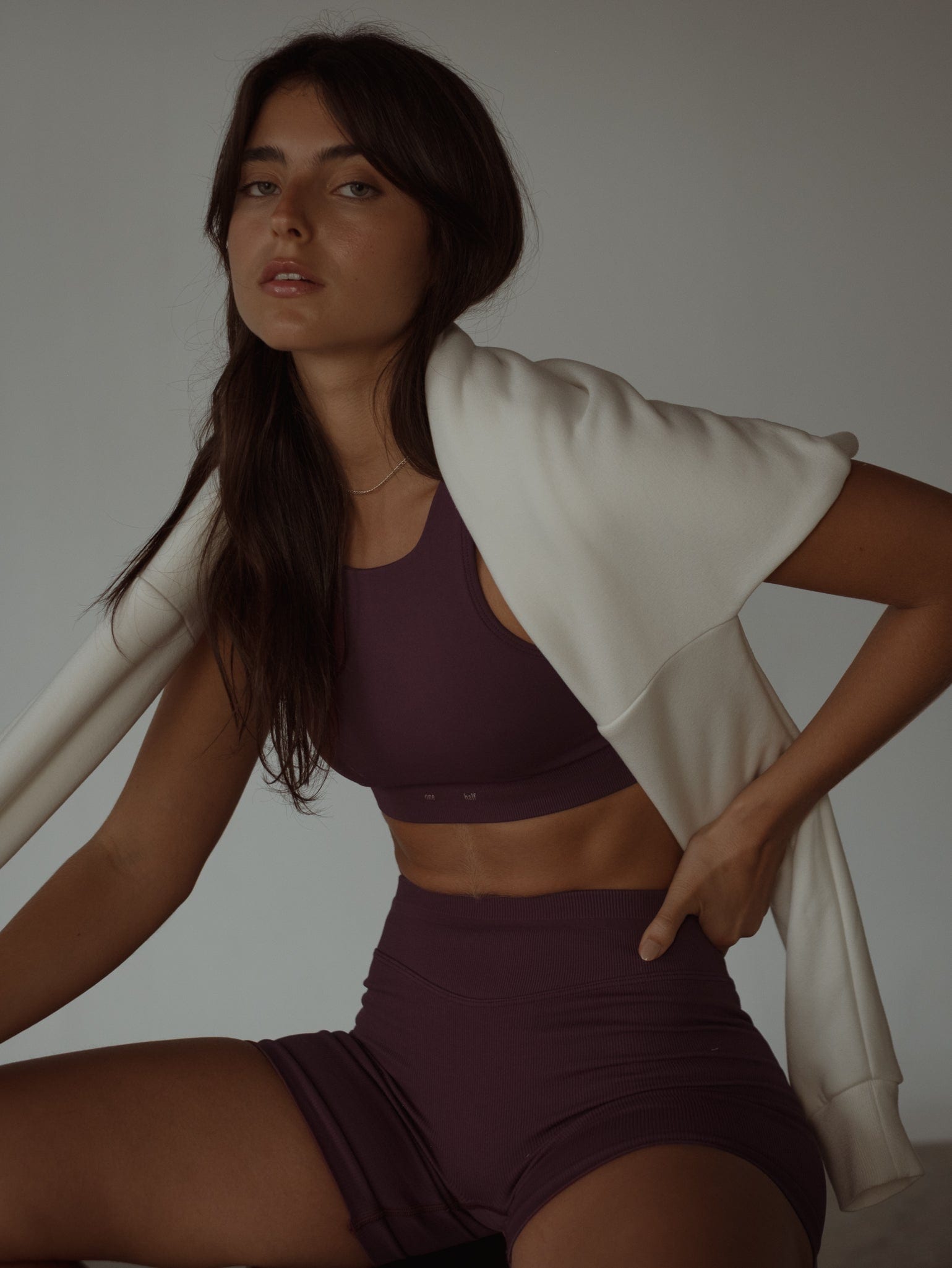 HIGH-PERFORMANCE SEAMLESS CROP TOP - CRANBERRY - imagen 4