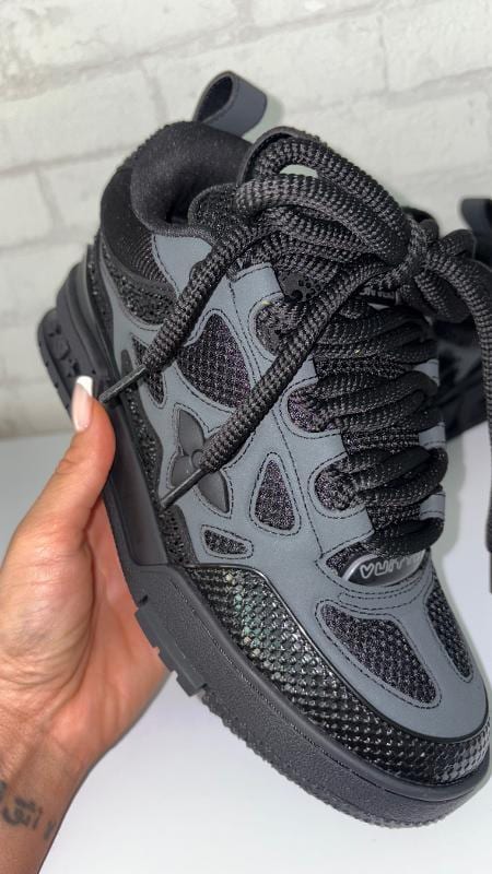 TENIS LOUIS VUITTON DOBLE CORDON GRIS PIEDRAS - imagen 1