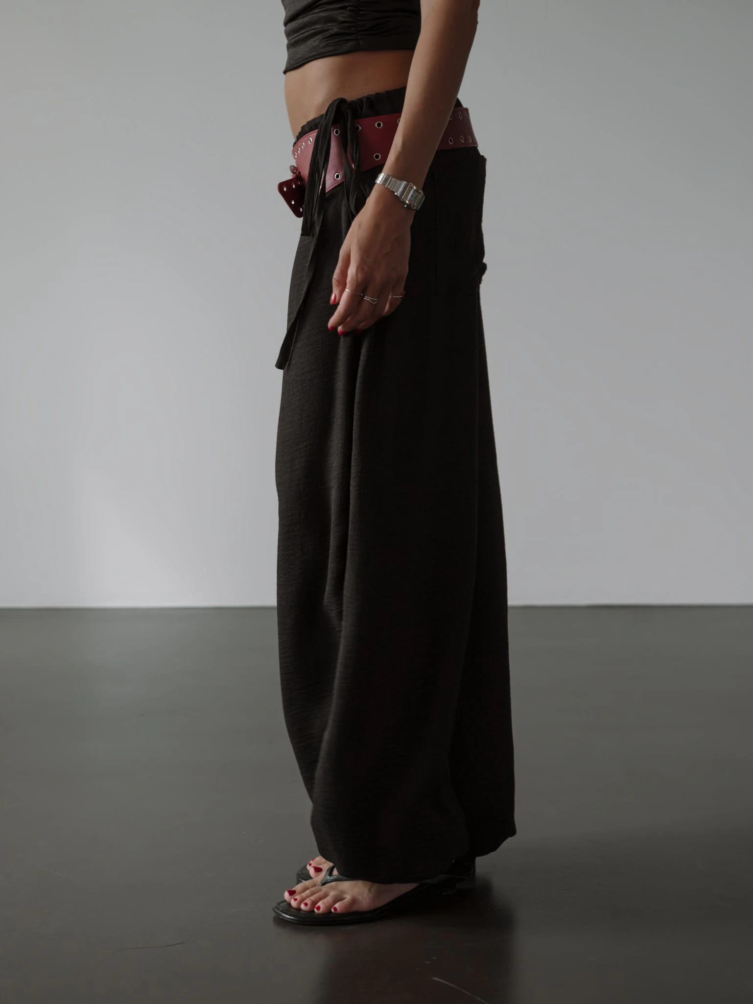 BREEZY SLOUCHY PANTS - BLACK - imagen 11