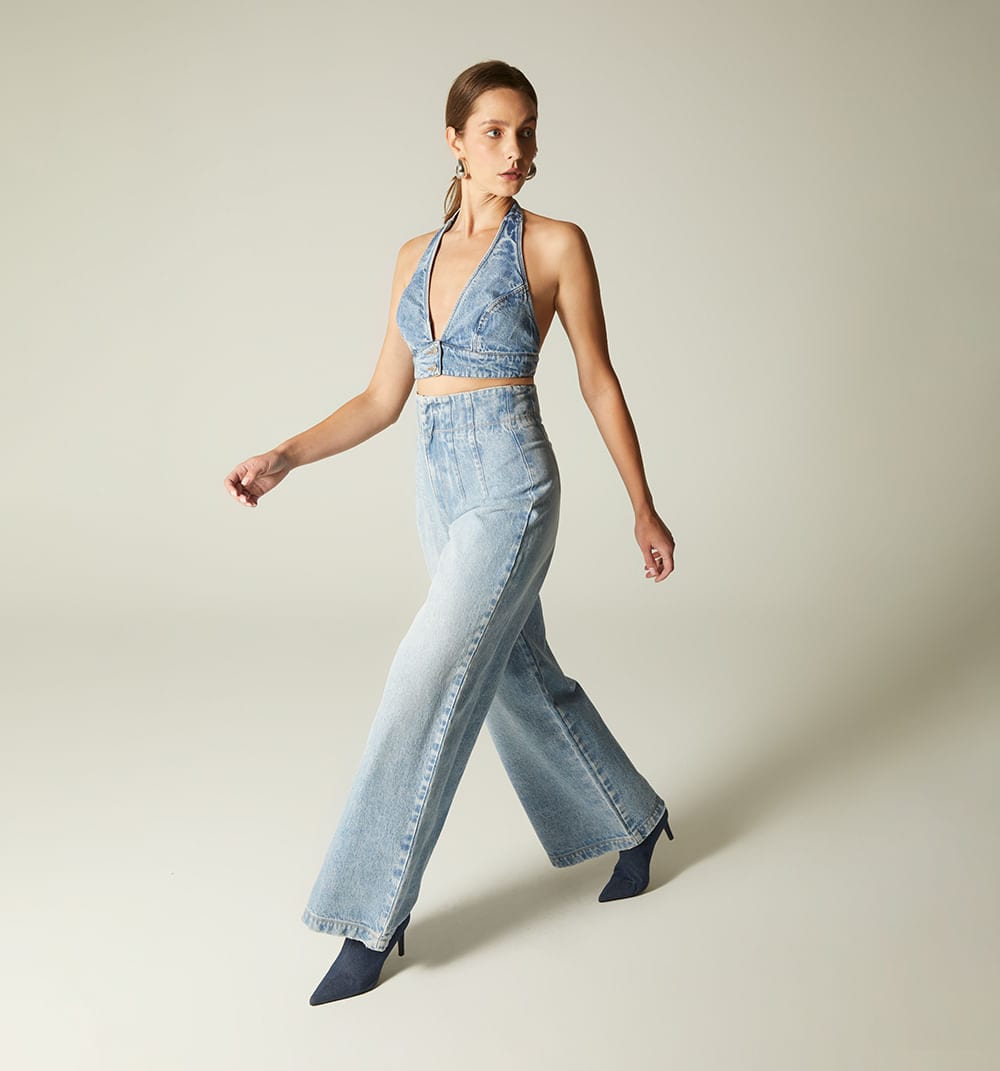 Blusa halter con flor - imagen 1