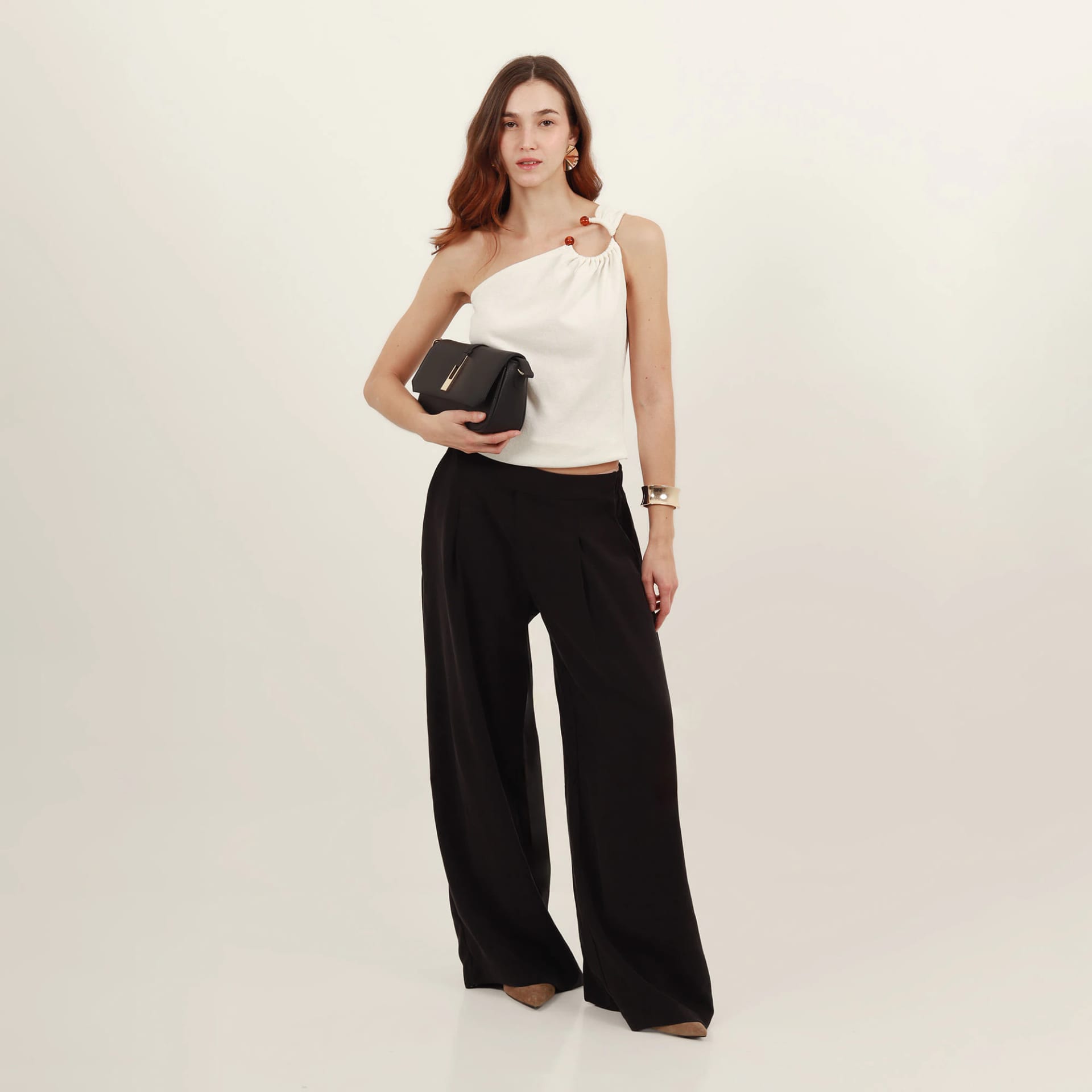 Blusa top tejido cuello asimétrico con hombro descubierto - imagen 8