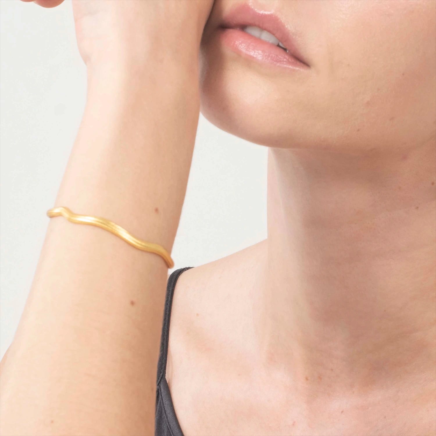 Brazalete rastro dorado - imagen 2