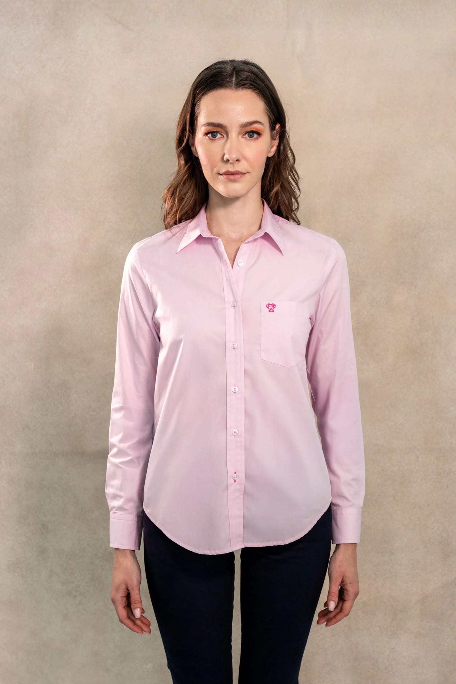 Camisa Antimanchas de Mujer Light Pink Con Bolsillo Logo Rosa - imagen 1