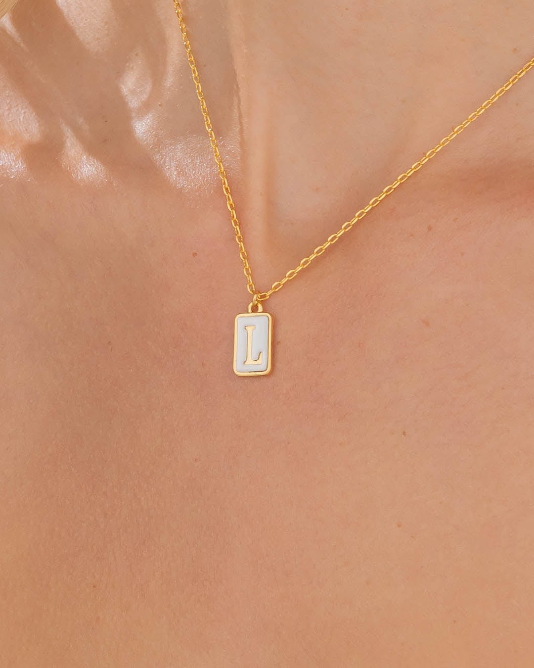 Collar letra L - imagen 1