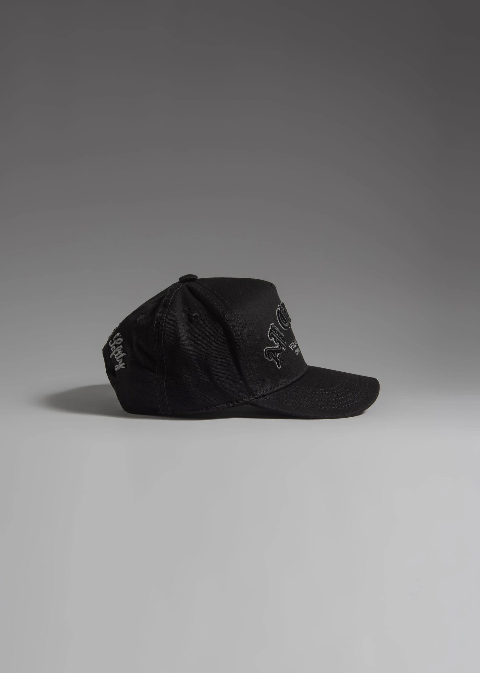 VELVET CROWN CAP - imagen 5