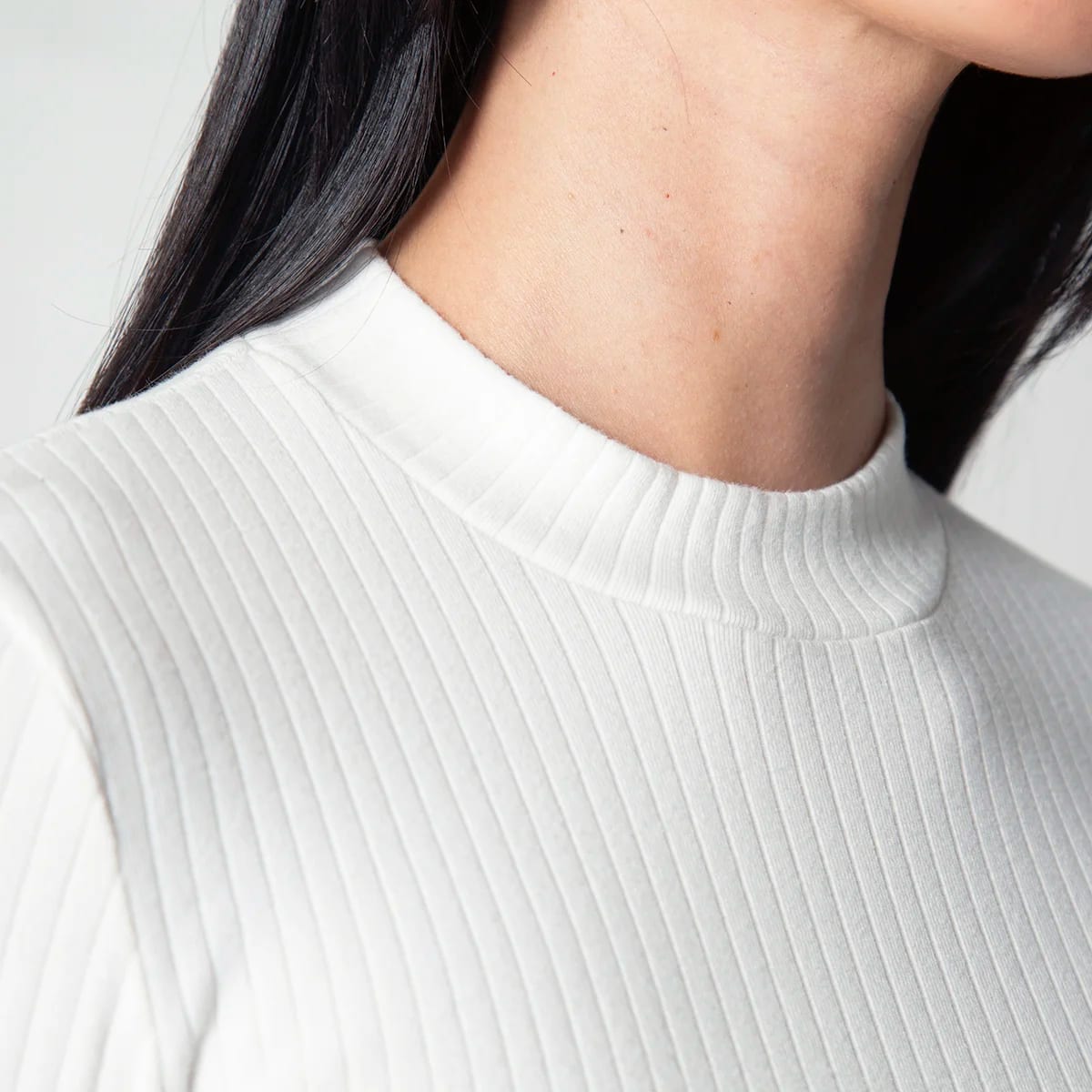 Blusa Cuello Alto Slim Amanda - imagen 5