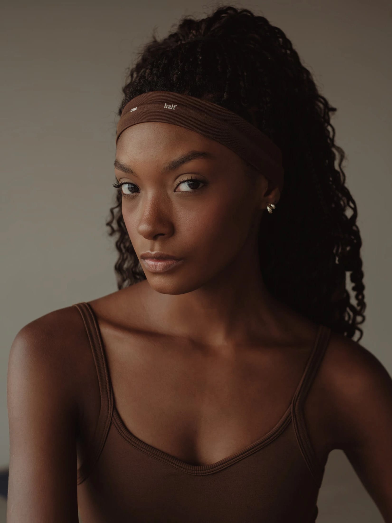 SEAMLESS HEADBAND - SEPIA - imagen 8