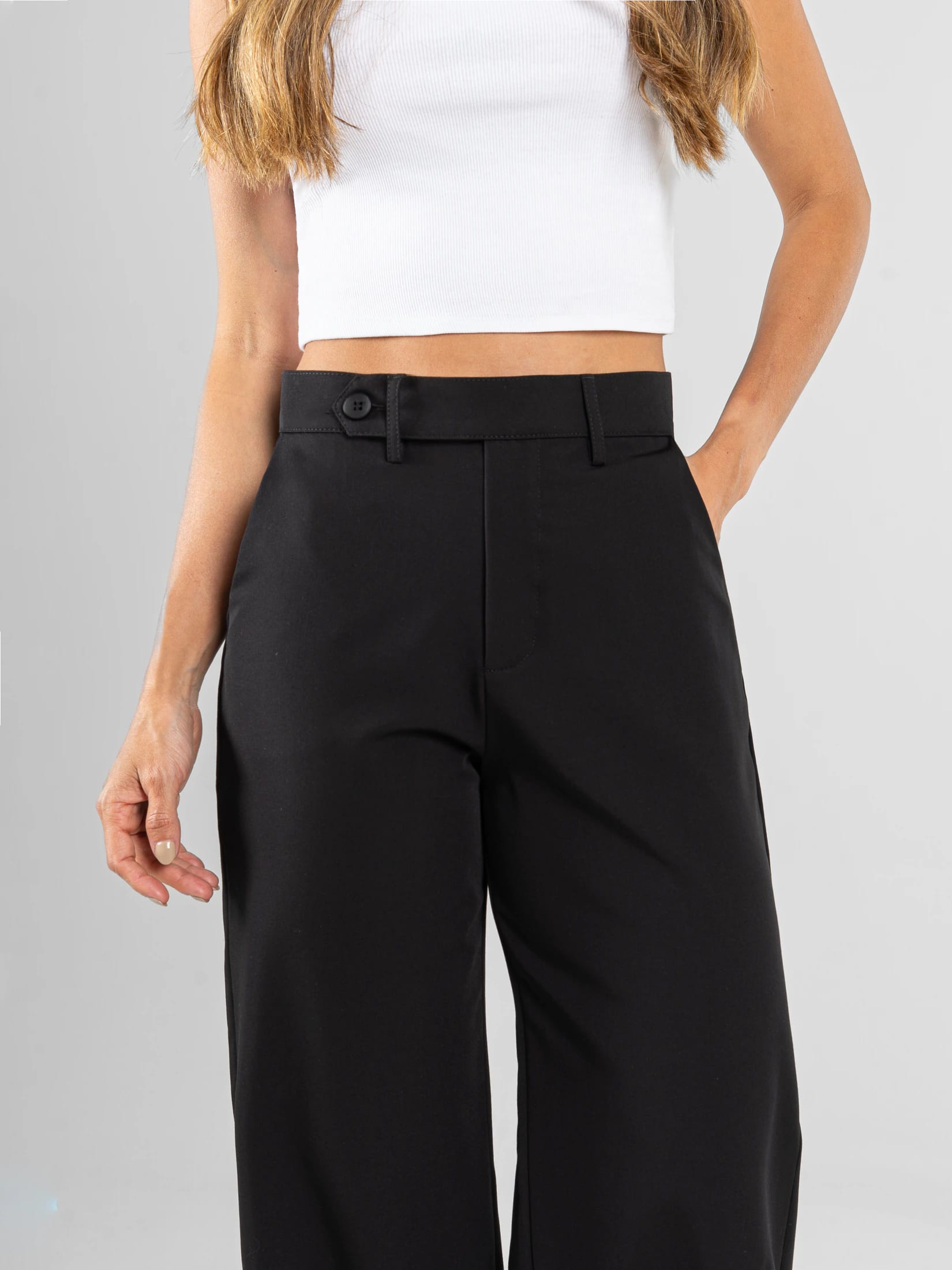 Ref: 0620428 Pantalón straight leg, stretch, tejido plano liviano, tiro alto, detalle en pretina, tono negro. - imagen 4