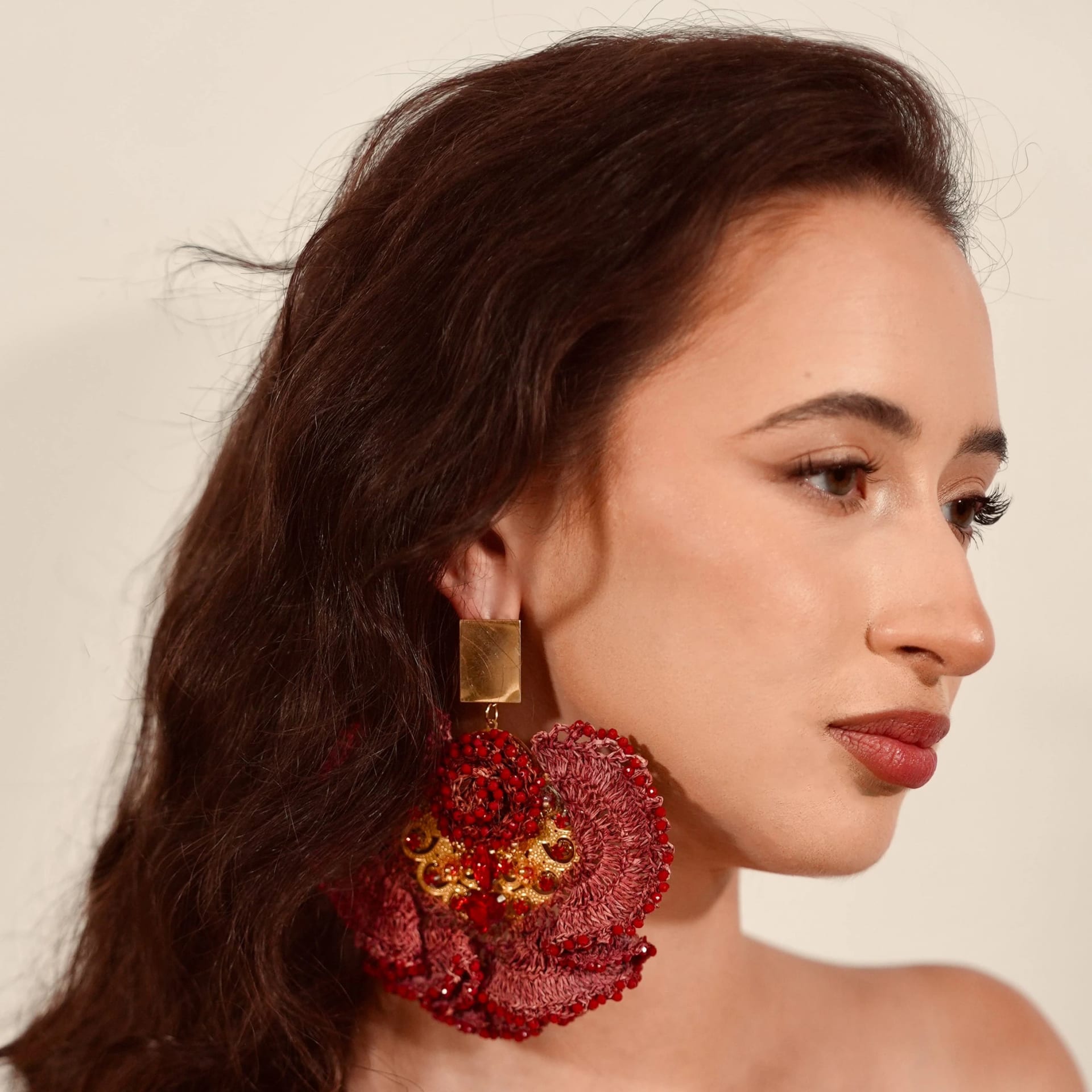 Red & Gold Embroidery Round Earrings - imagen 2