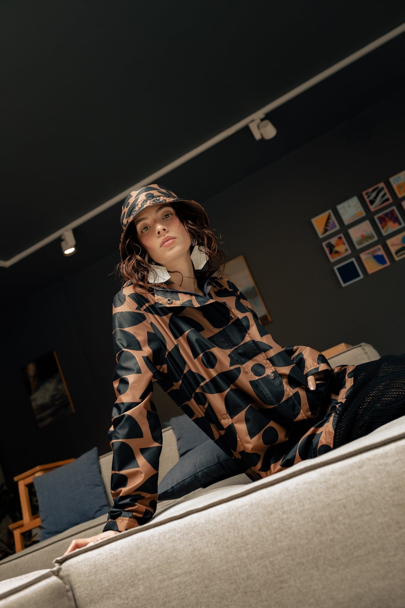 RAINCOAT BALANCE (PRE-ORDER) - imagen 2
