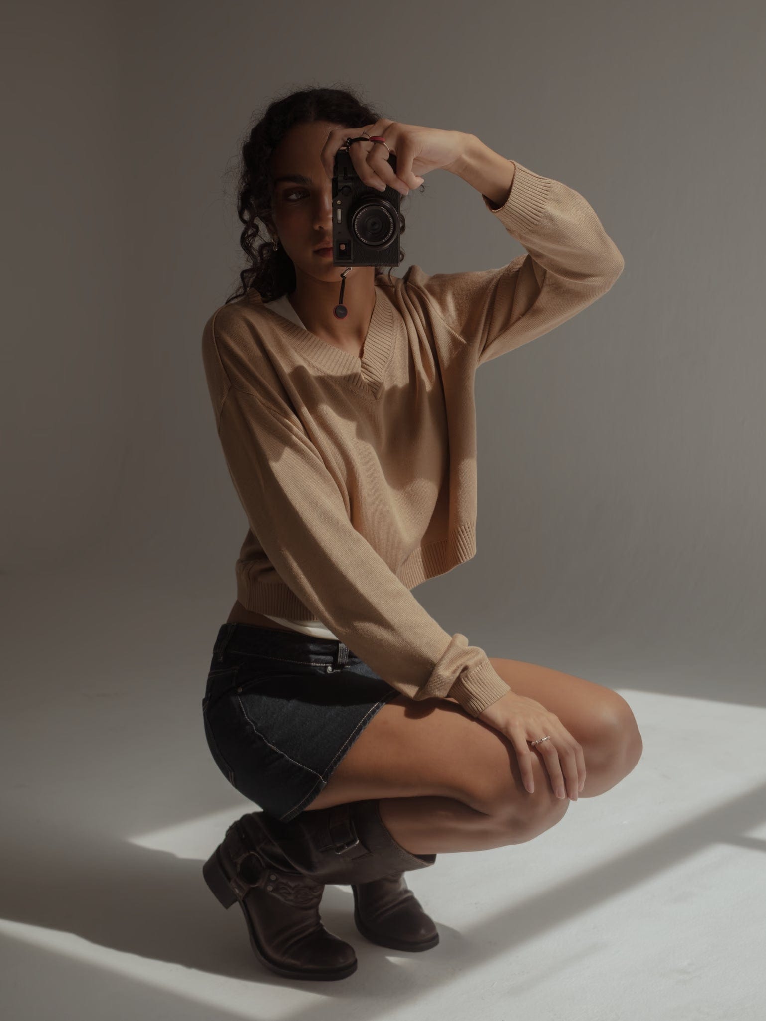 ONE HALF V-NECK KNIT SWEATER - SEPIA - imagen 1