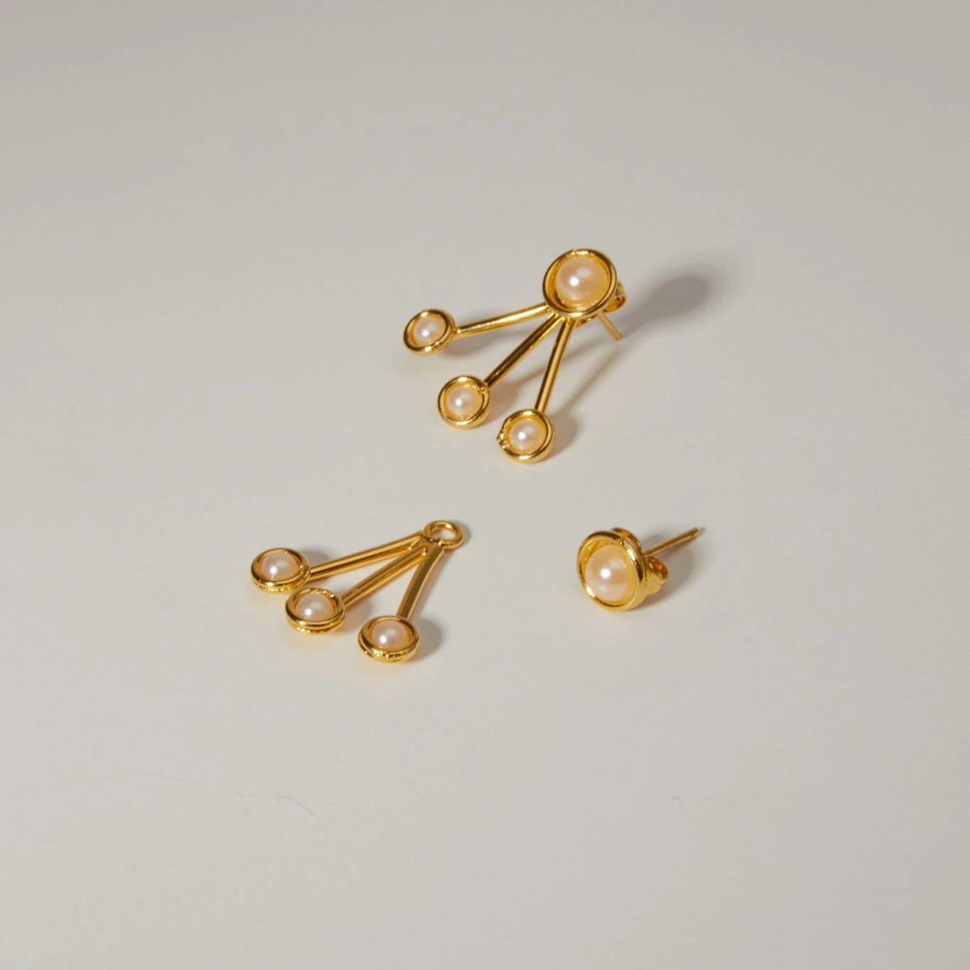 Triple Pearl Duo Studs - imagen 4