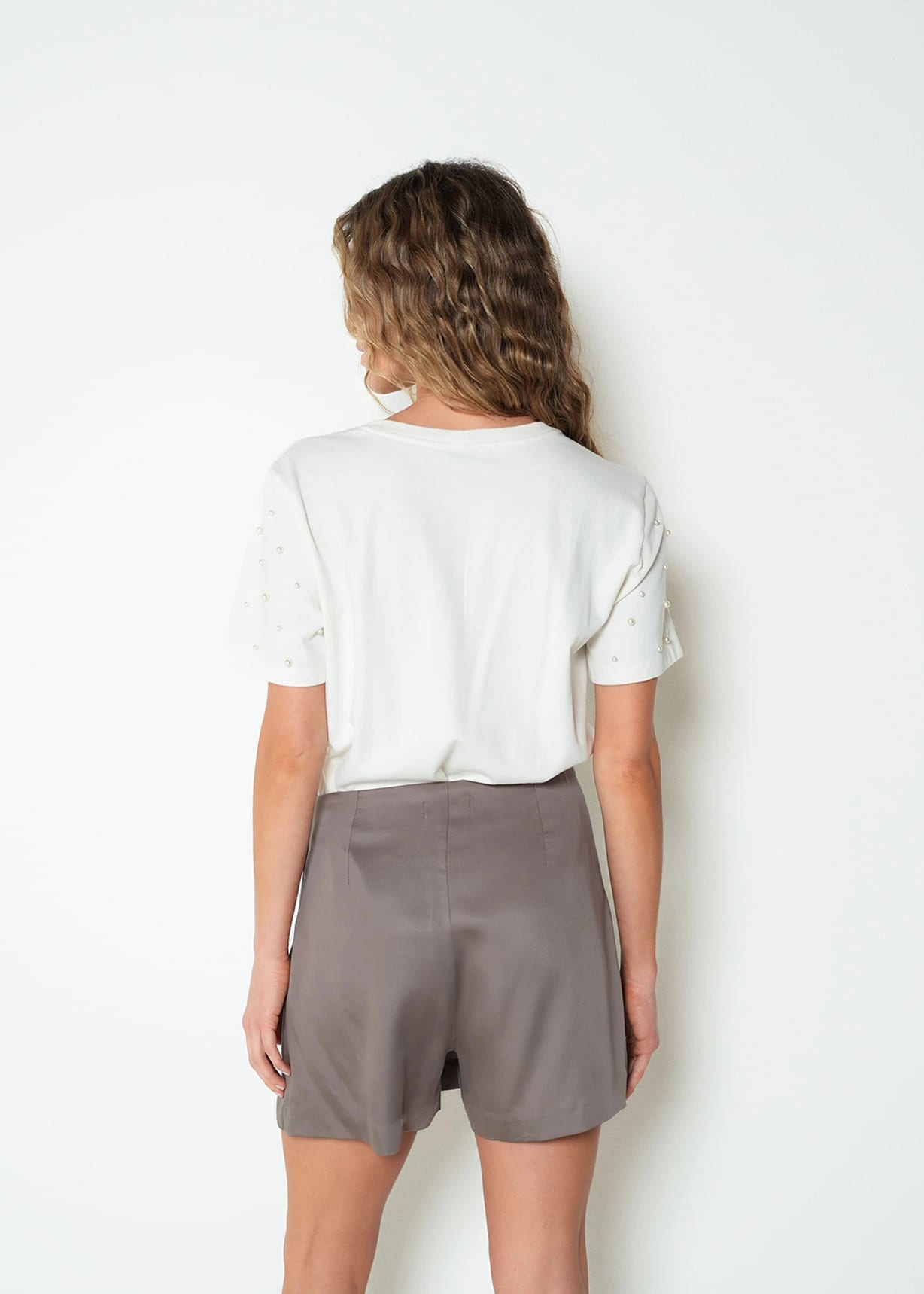 Camiseta con taches en mangas - imagen 5