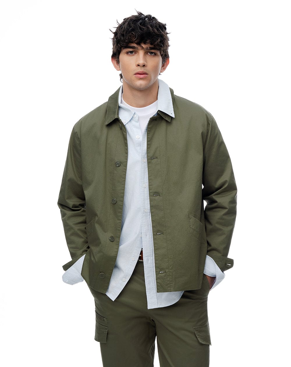 Chaqueta overshirt regular liviana verde oliva hombre - imagen 3