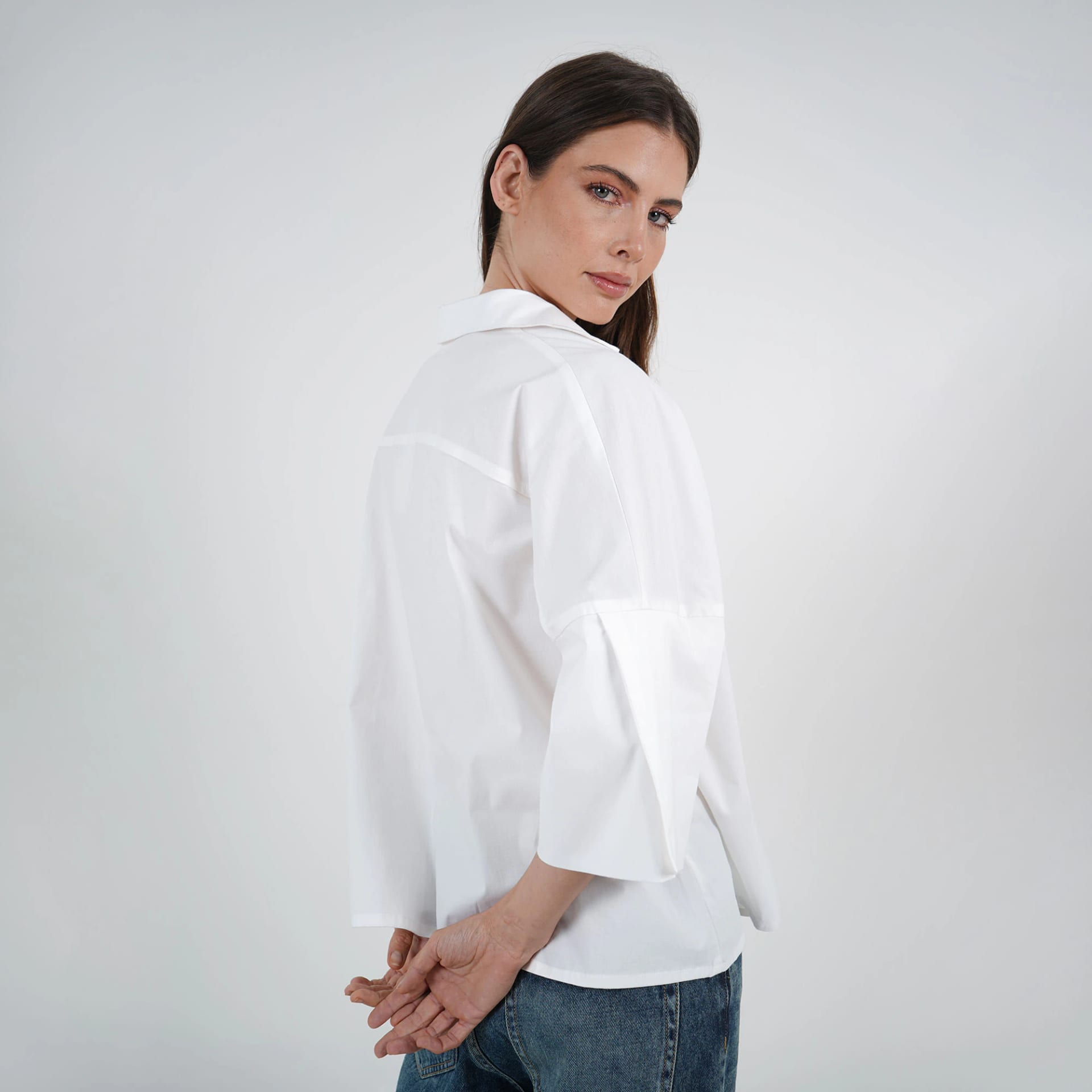 Blusa oversize abierta cuello camisero manga 3/4 - imagen 3