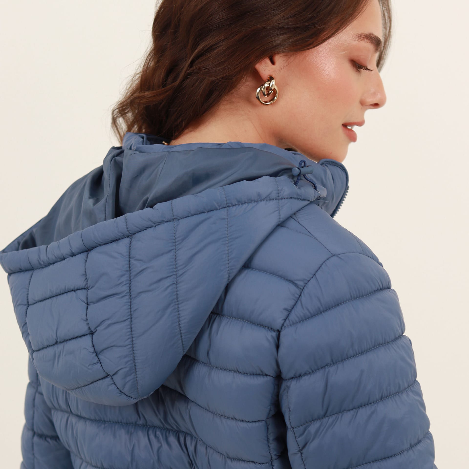 Chaqueta acolchada básica cuello alto con capucha - imagen 26