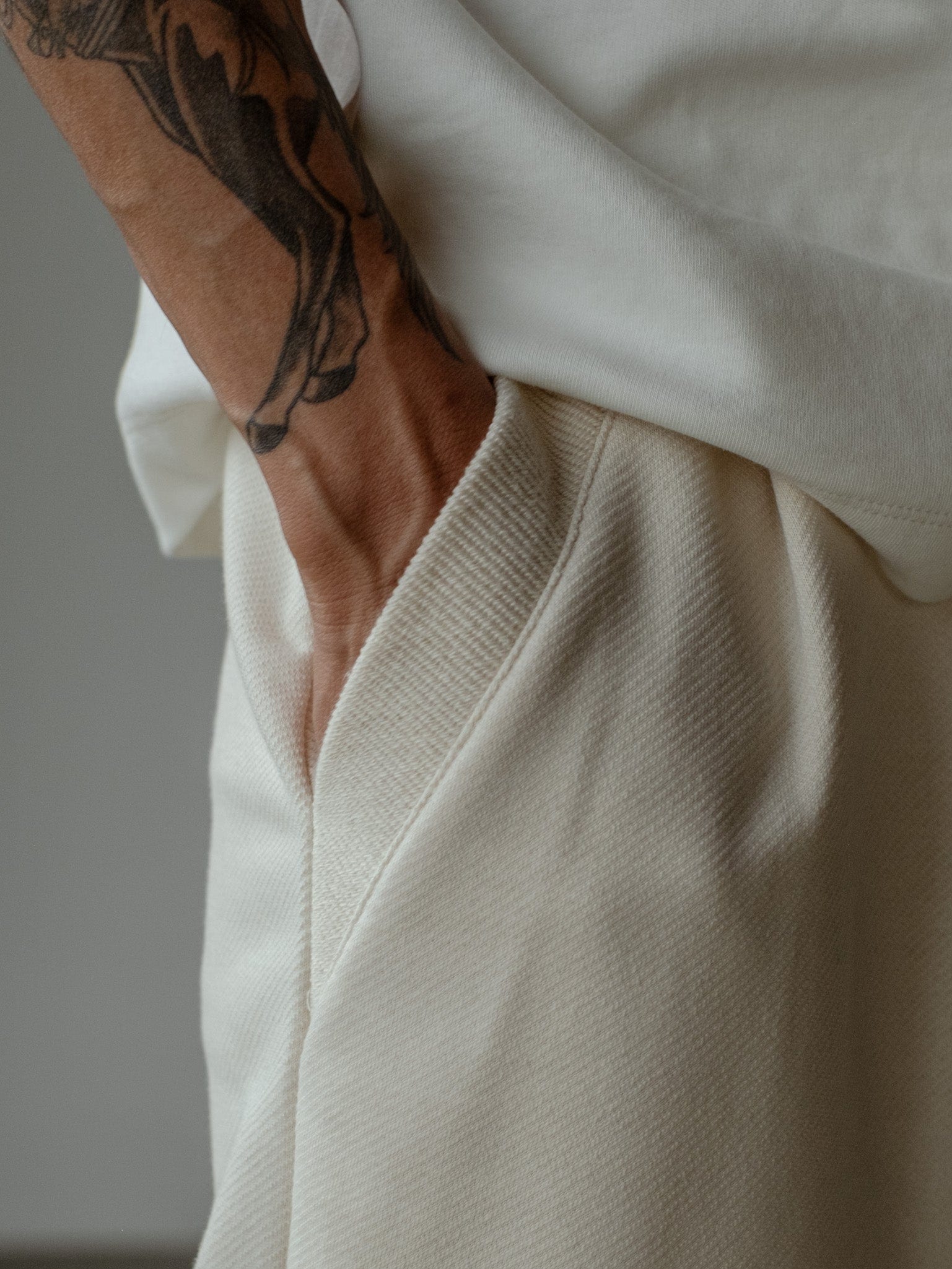 MEN MINIMAL JOGGER - CREAMY - imagen 24