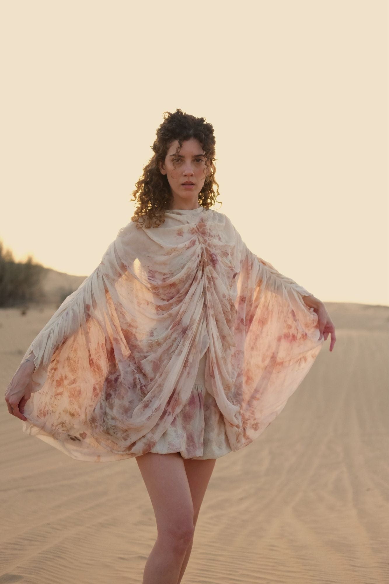 Rose Draped Silk Georgette Cape - imagen 4