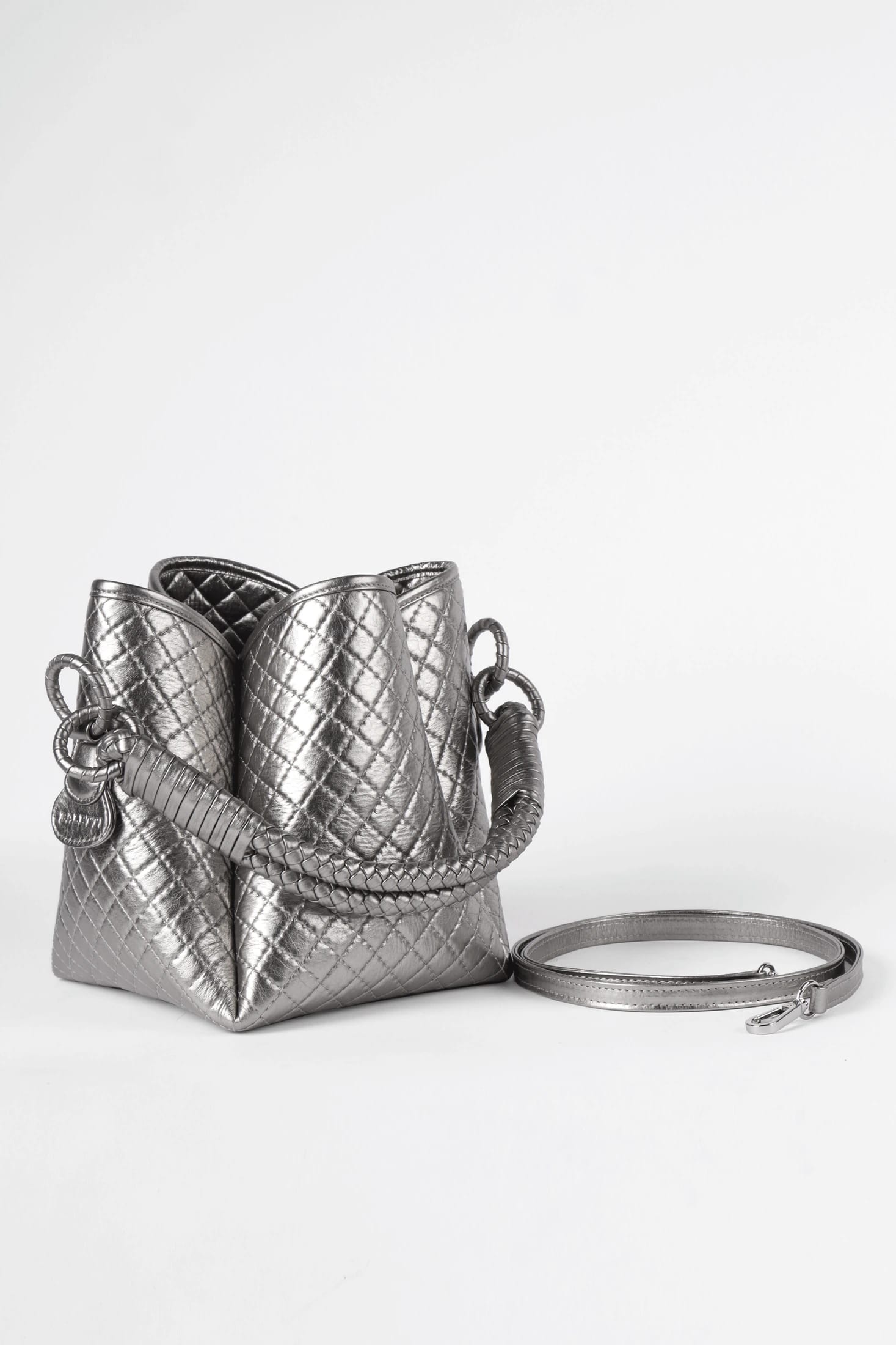 Tulip Bucket Bag, Titanium. Limited Edition - imagen 4