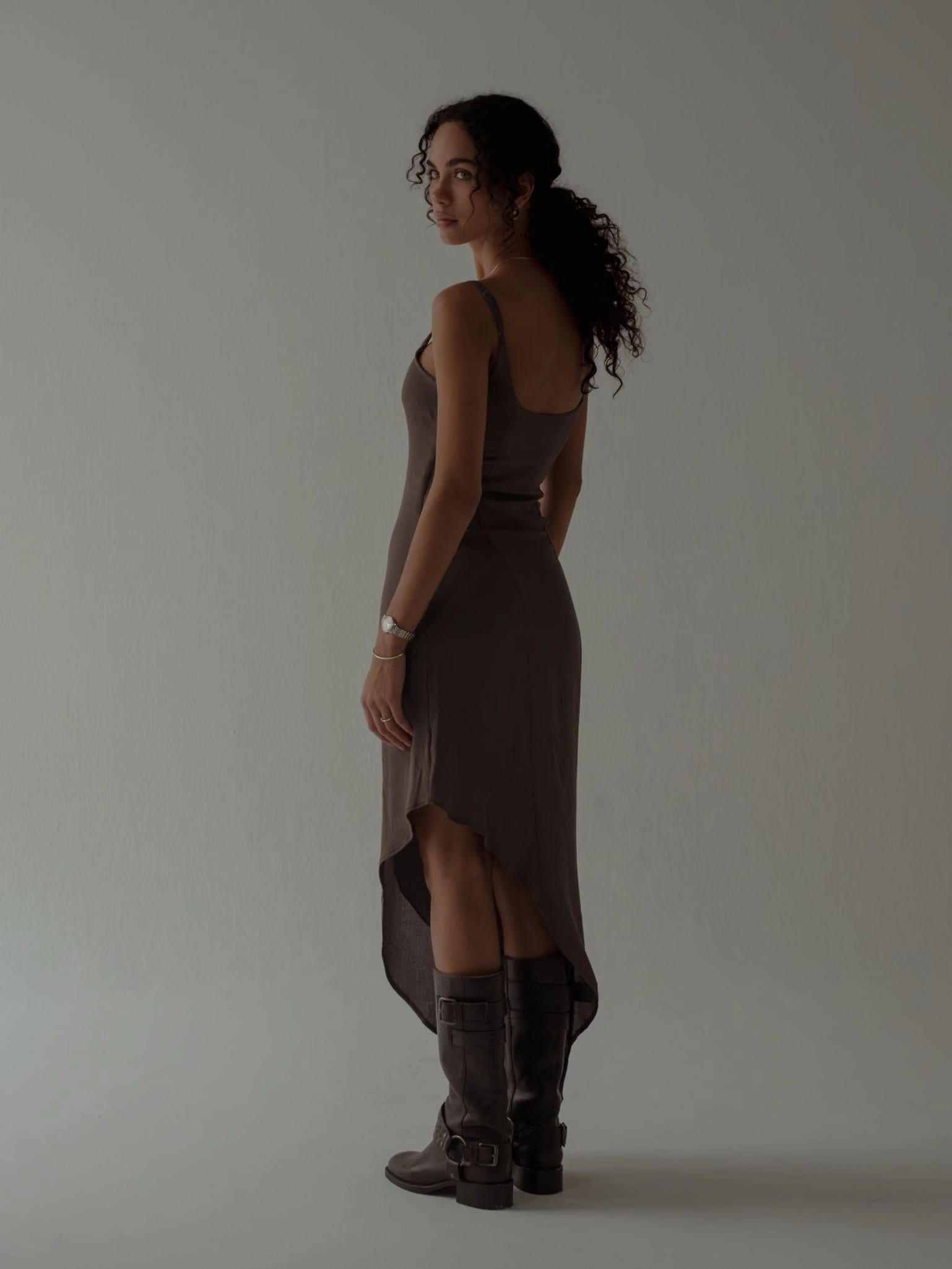 THE MINIMAL DRESS - ESPRESSO - imagen 9