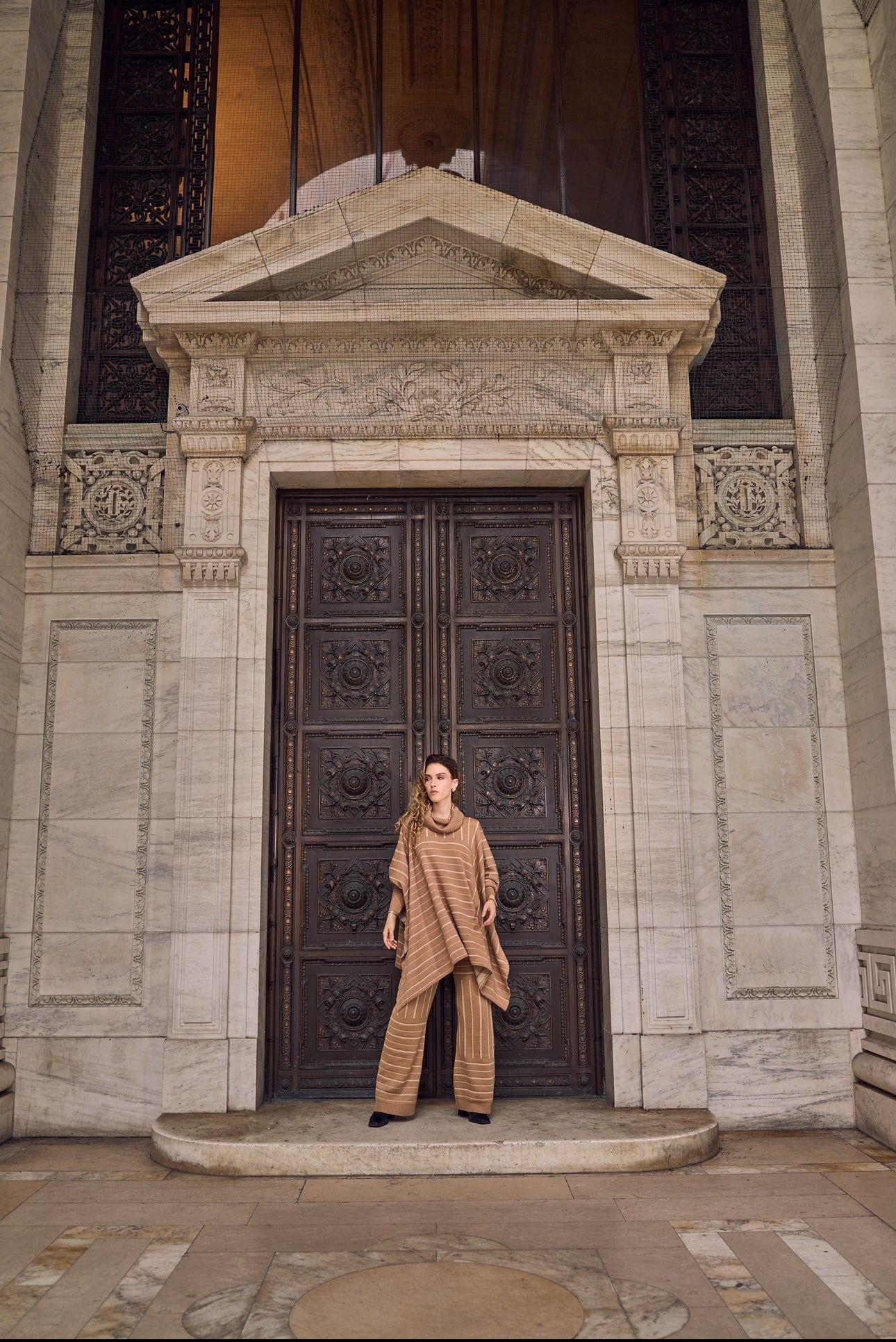 PANTALON NOBU BEIGE-DORADO - imagen 3