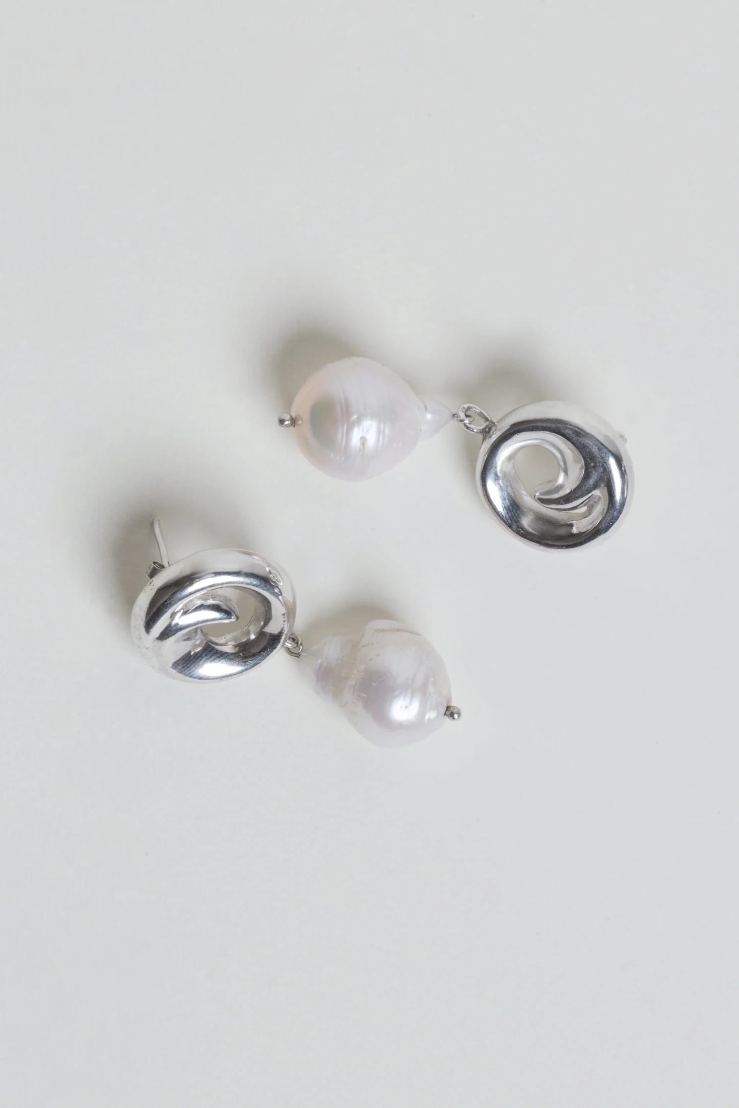 MAXI SWIRL EARRINGS - imagen 3